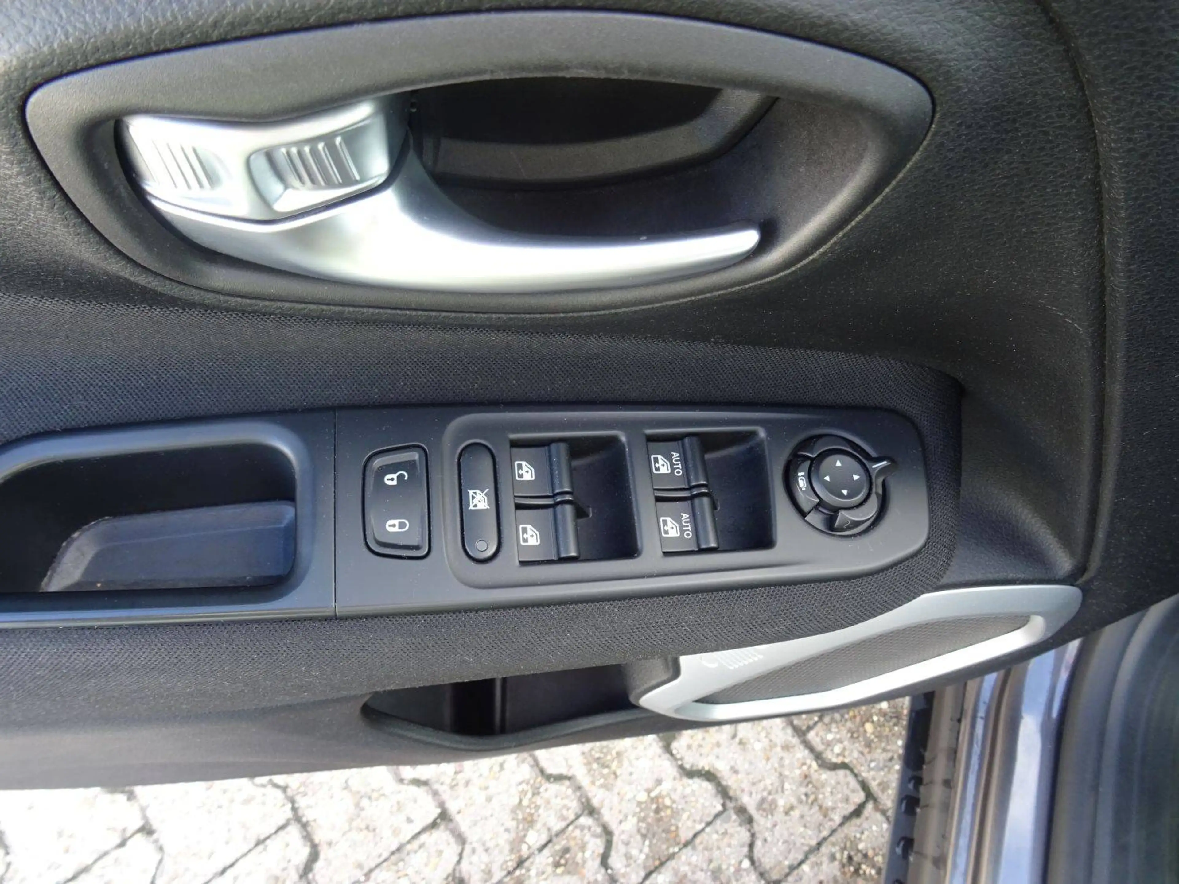 Jeep Renegade Longitude FWD — photo 14