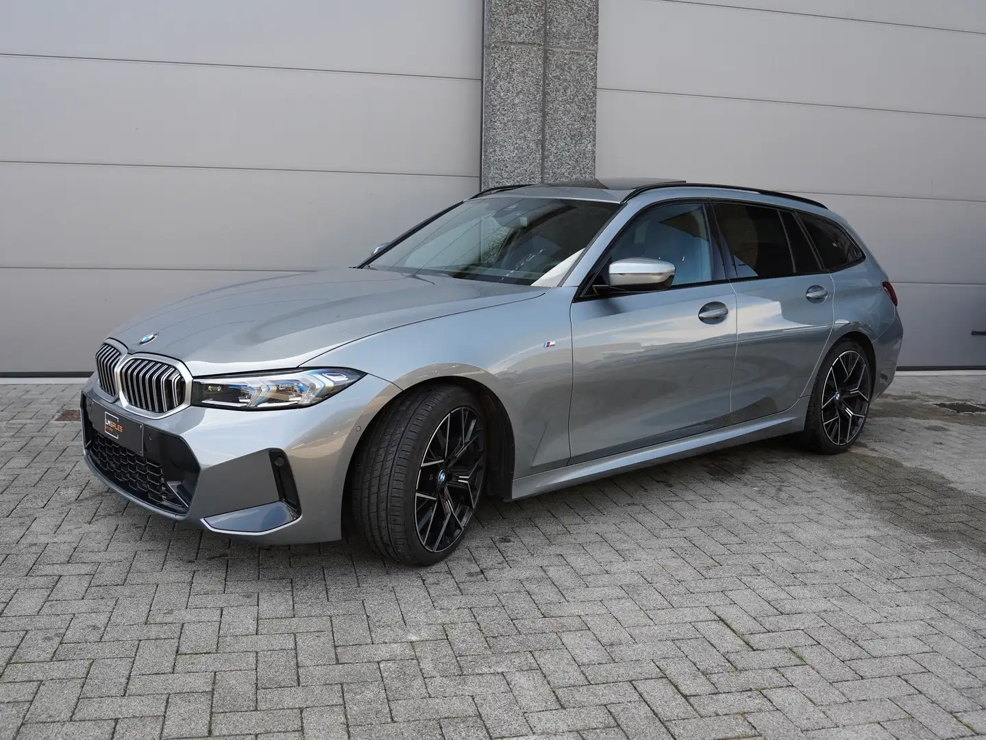 BMW 316 316*M SPORT/PANO/CAM/ADAPTIVE LED/KEYLES/ACC* Grijs - 1