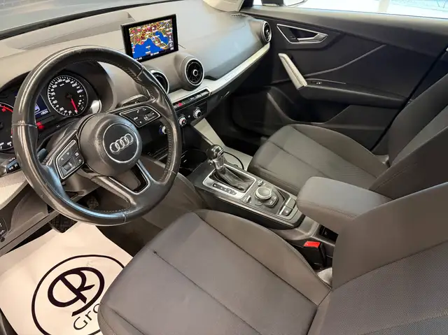 Audi Q2 view 8