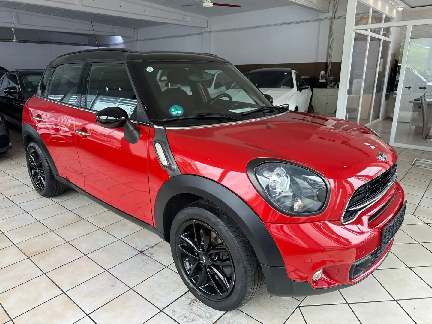 MINI Cooper S Countryman 1,6 Steptronic 190PS Mod2015 Rot - 2