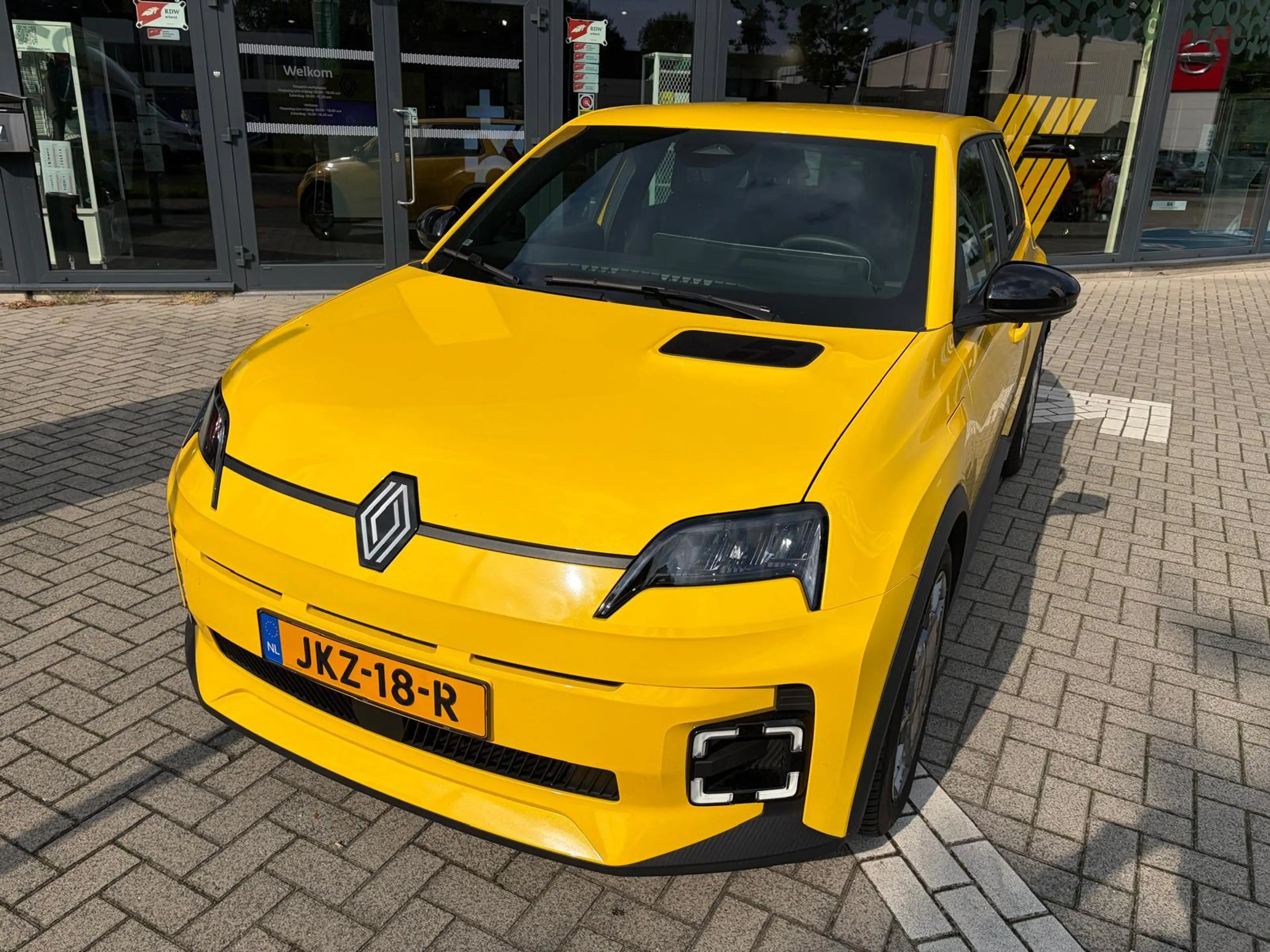 Renault R 5 urban range evolution 40 kWh — photo 2
