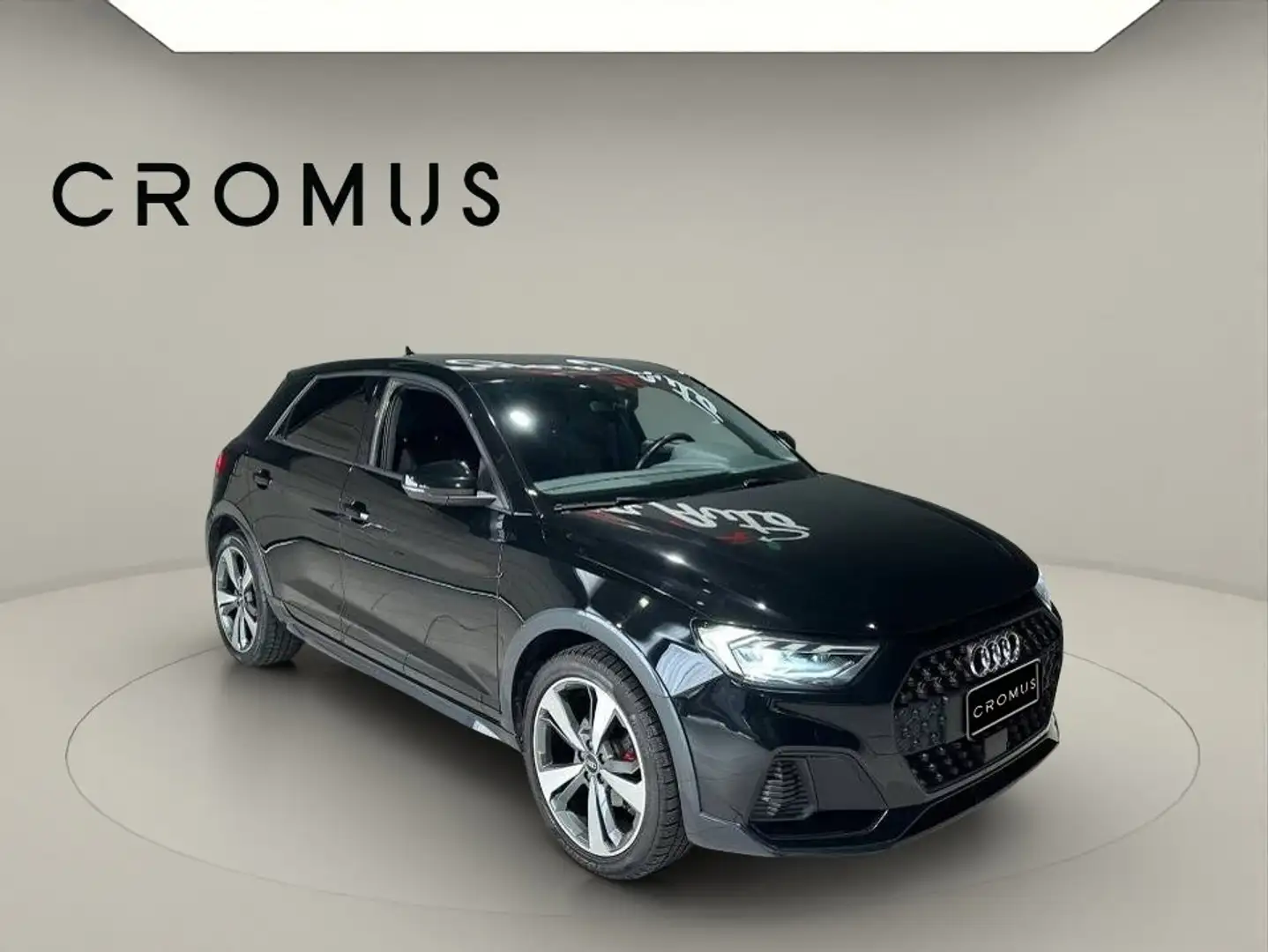 Audi A1 Citycarver 35 1.5 tfsi Identity Contrast  s-tronic Nero - 2