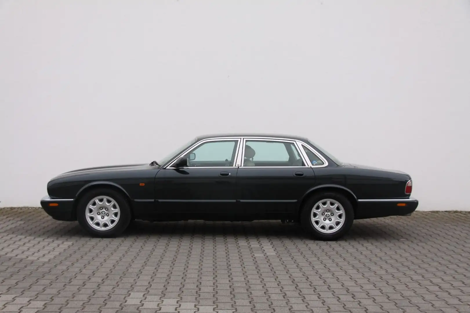Jaguar XJ 4.0 Sovereign 2 Jahre Garantie Grün - 2