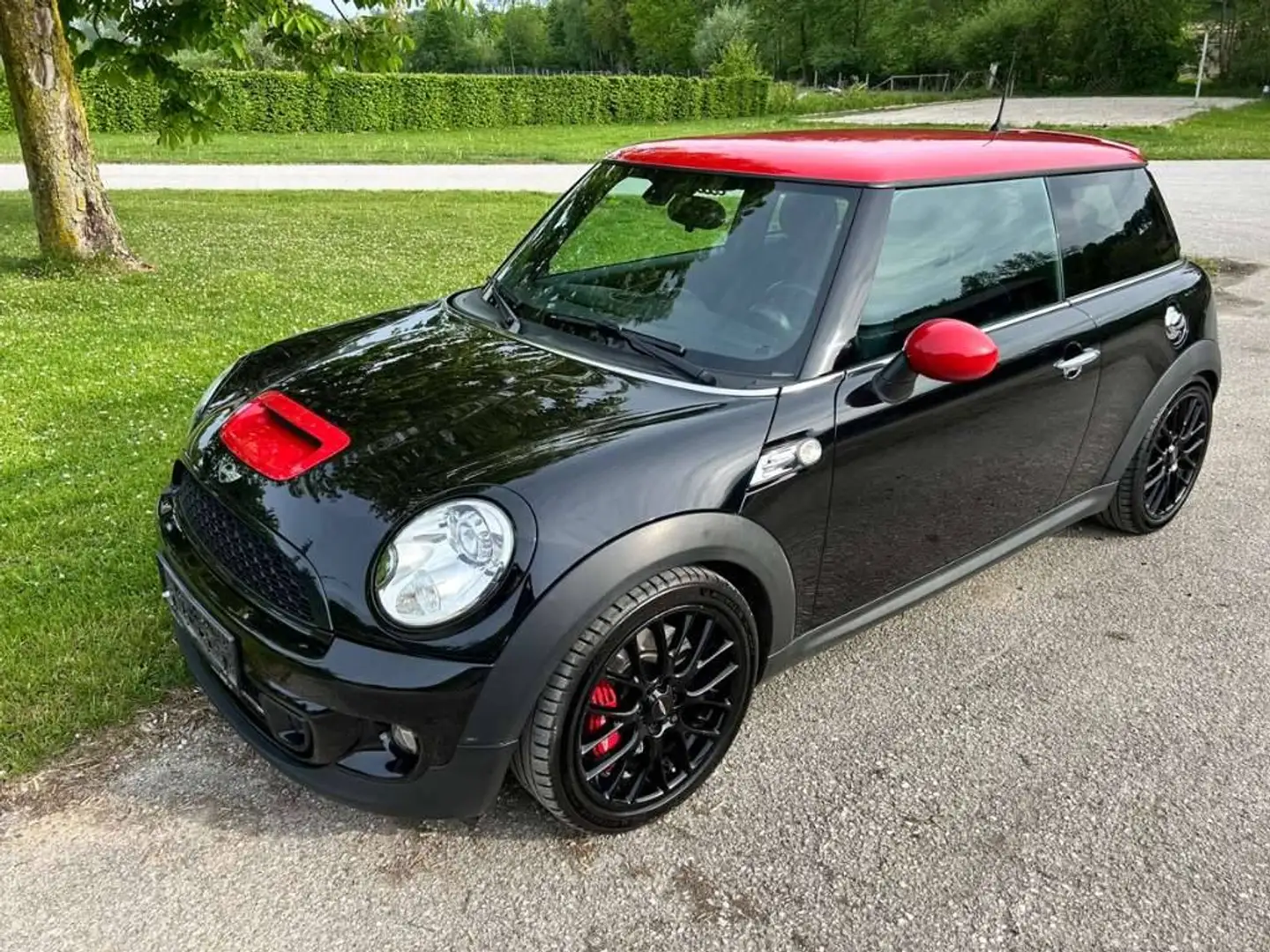 MINI John Cooper Works MINI JCW R56 N14 Schwarz - 1