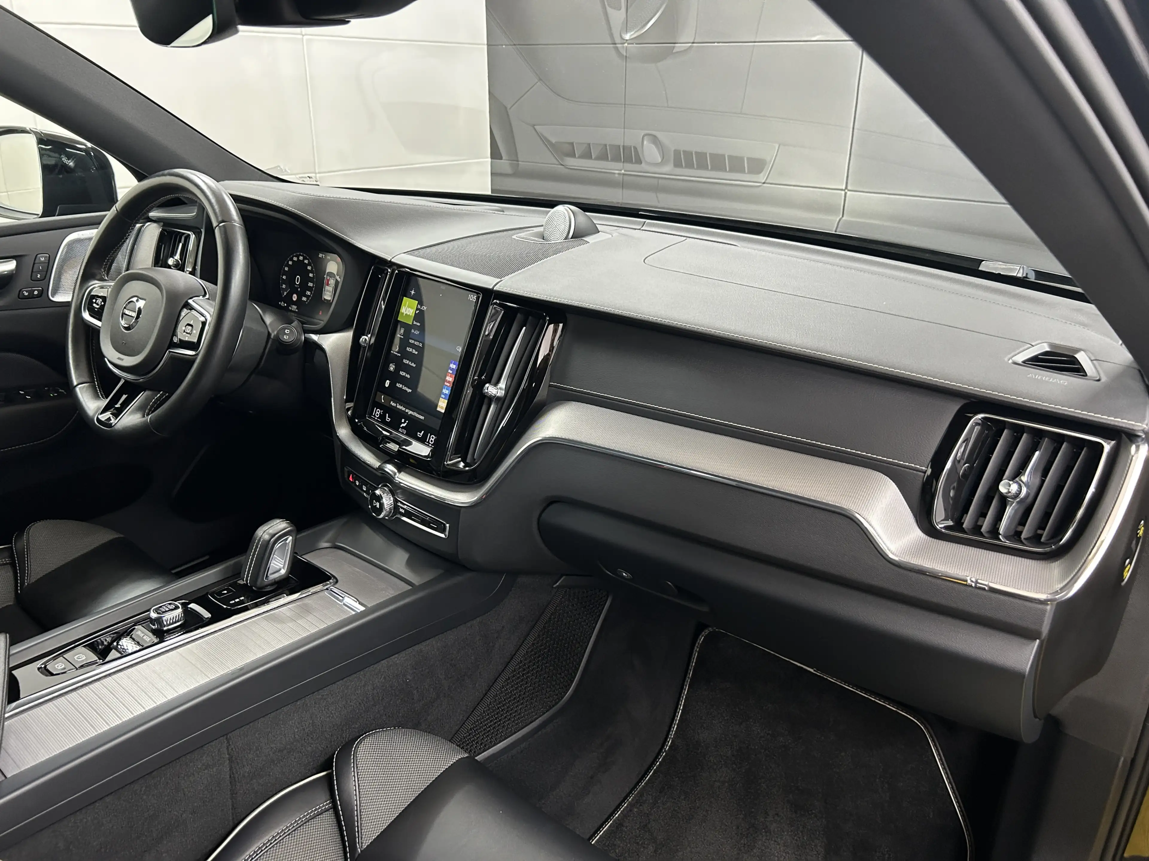 Volvo XC60 T8 AWD Polestar Engineered+B&W+22 Zoll+HUD — photo 11