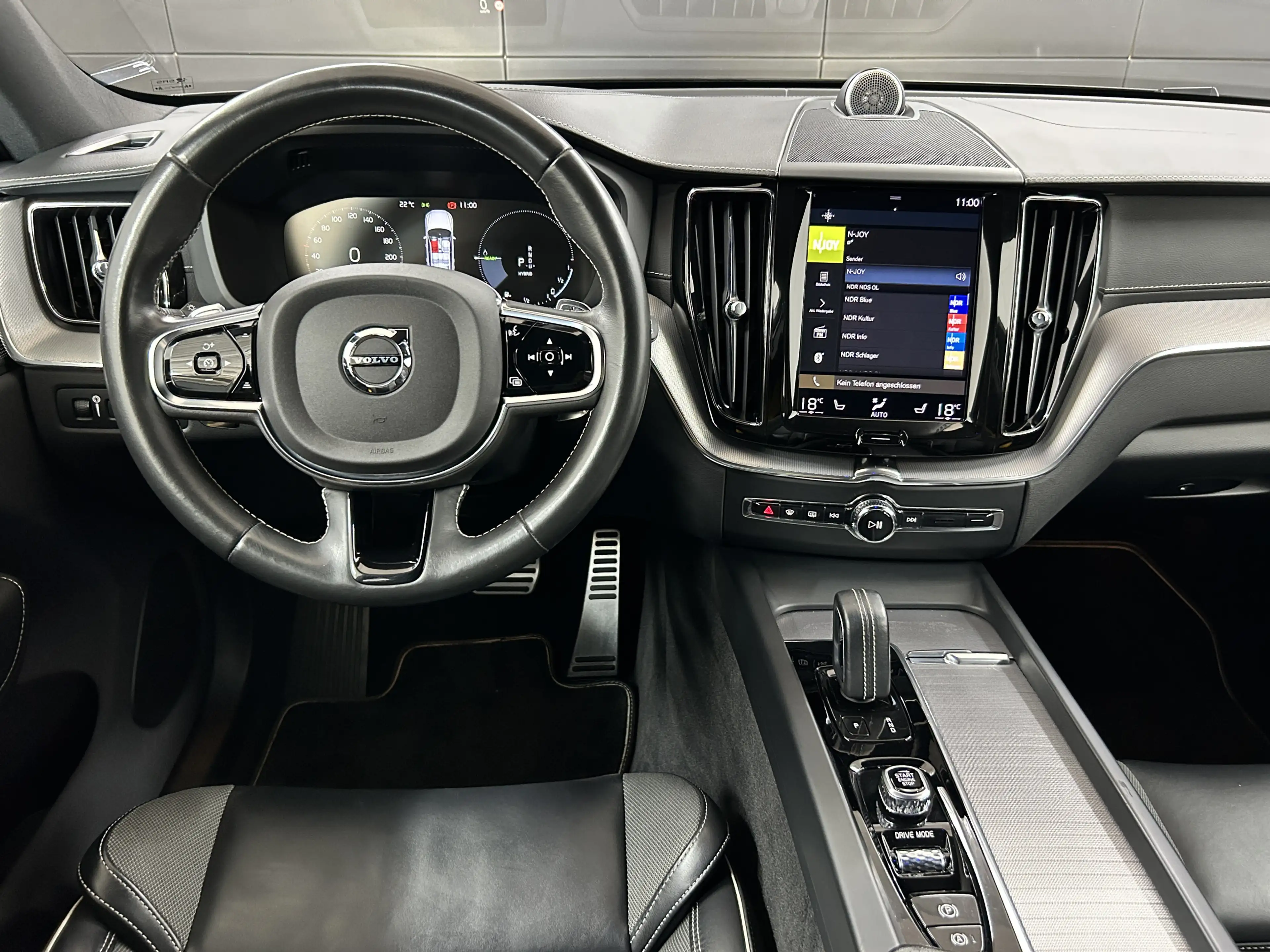 Volvo XC60 T8 AWD Polestar Engineered+B&W+22 Zoll+HUD — photo 12
