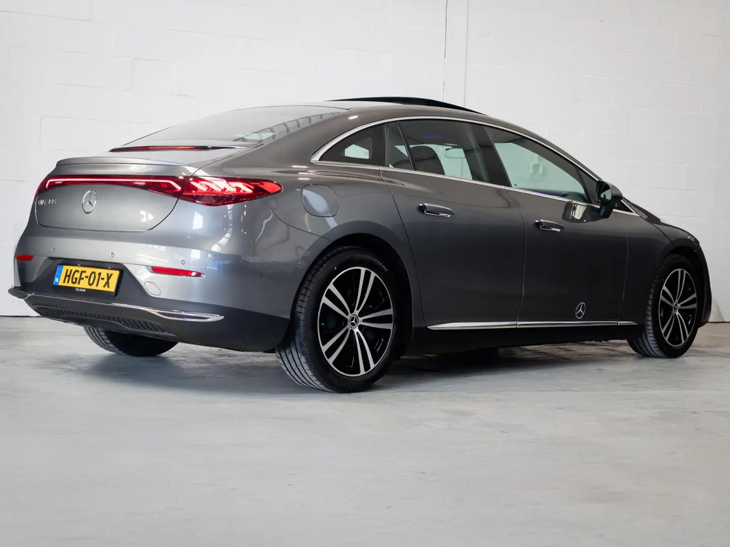 Mercedes-Benz EQE 300 Limousine Business Edition 90 kWh Panorama dak Gris - 2