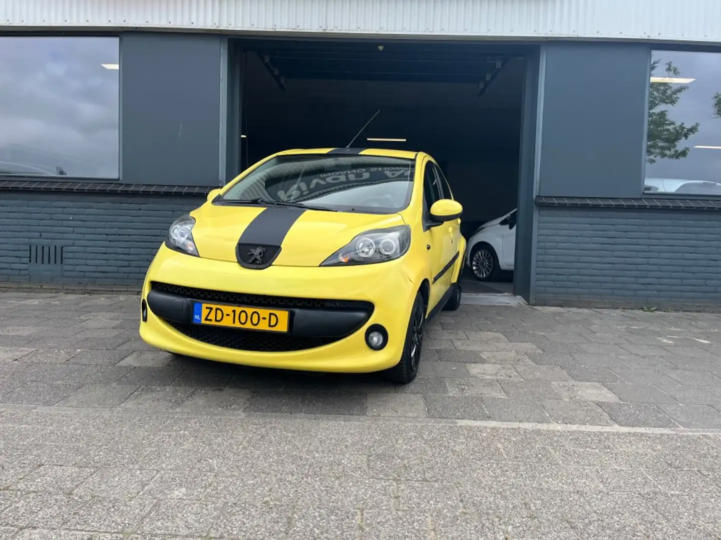 Peugeot 107 1.0-12V XS Amarillo - 2