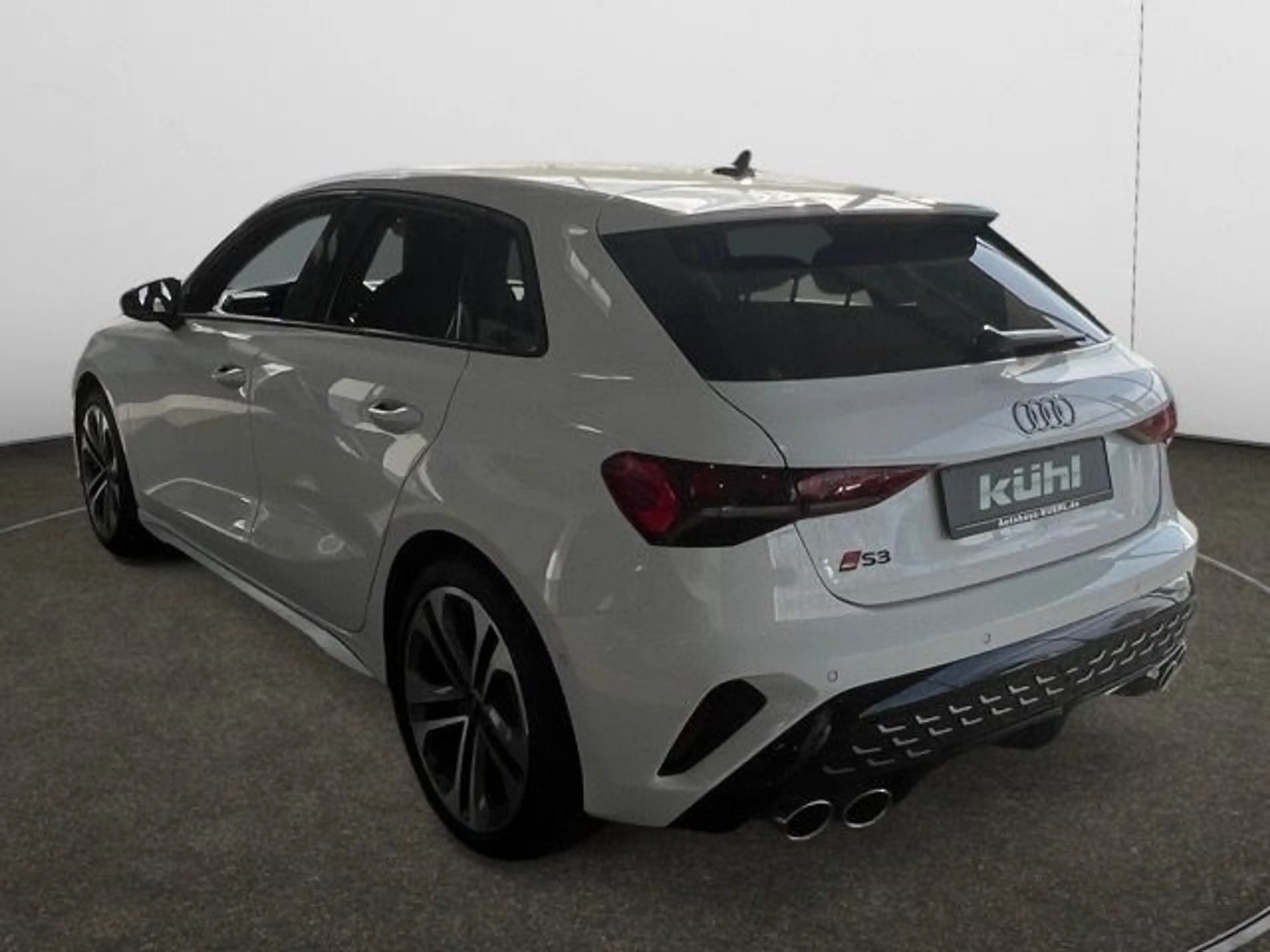 Audi S3 2.0 TFSI S Tronic quattro Navi,LM18 — photo 4