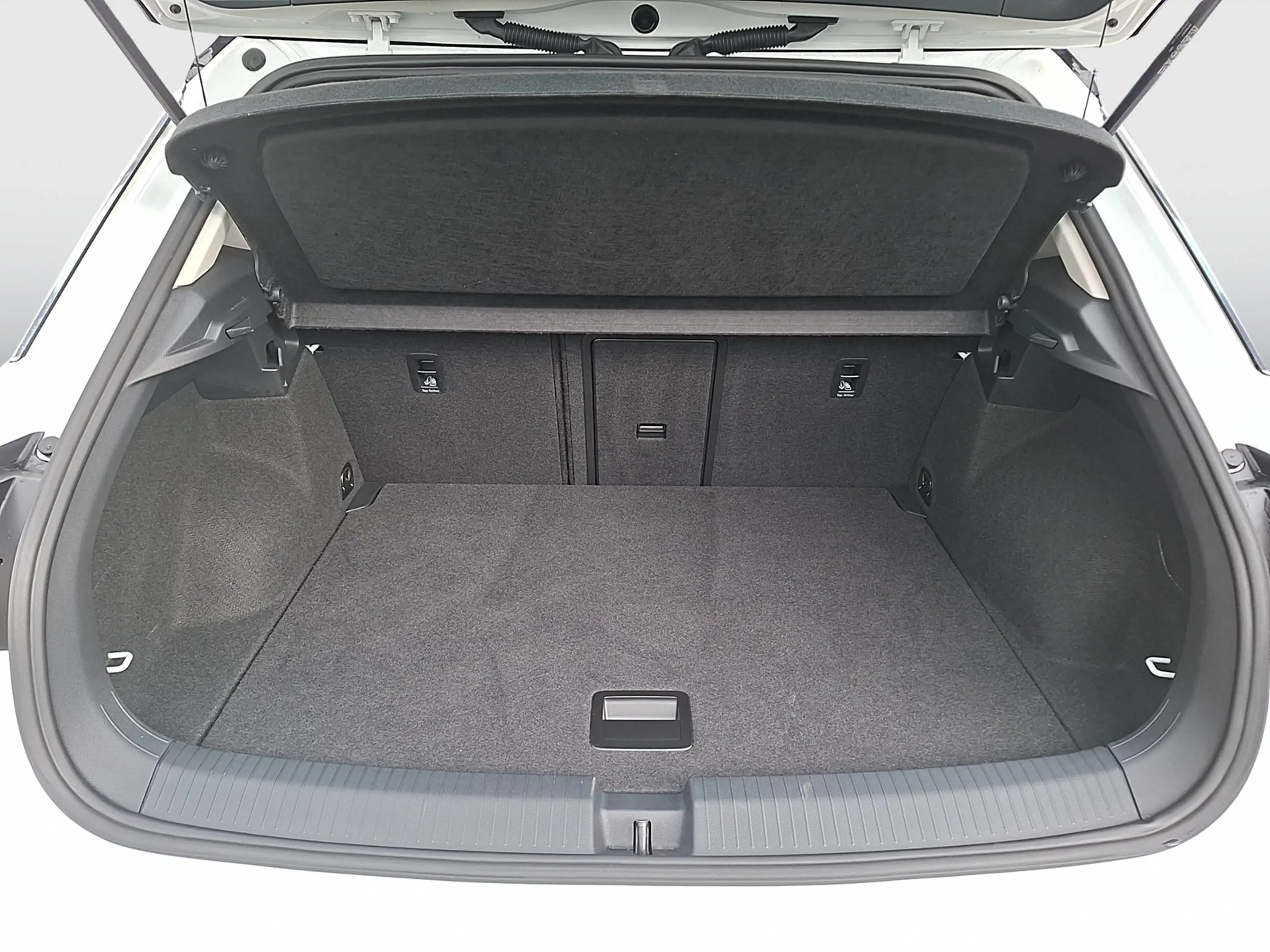 Volkswagen T-Roc TSI Style LED AHK Navi AID ACC RFK SHZ — photo 13
