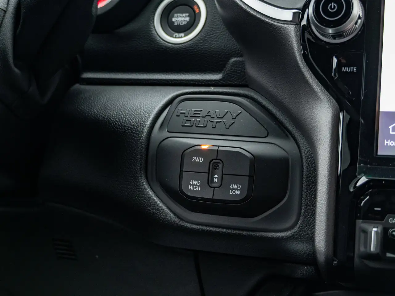 RAM 2500 снимка RAM 2500