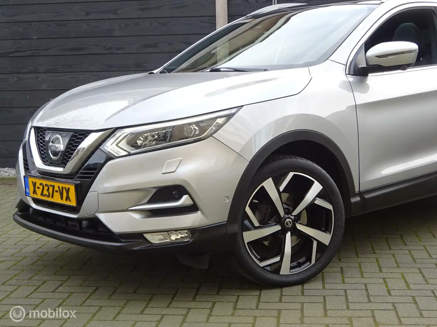 Nissan Qashqai 1.2 Tekna + Automaat / speciaal leder / 19" / Bose Gris - 2
