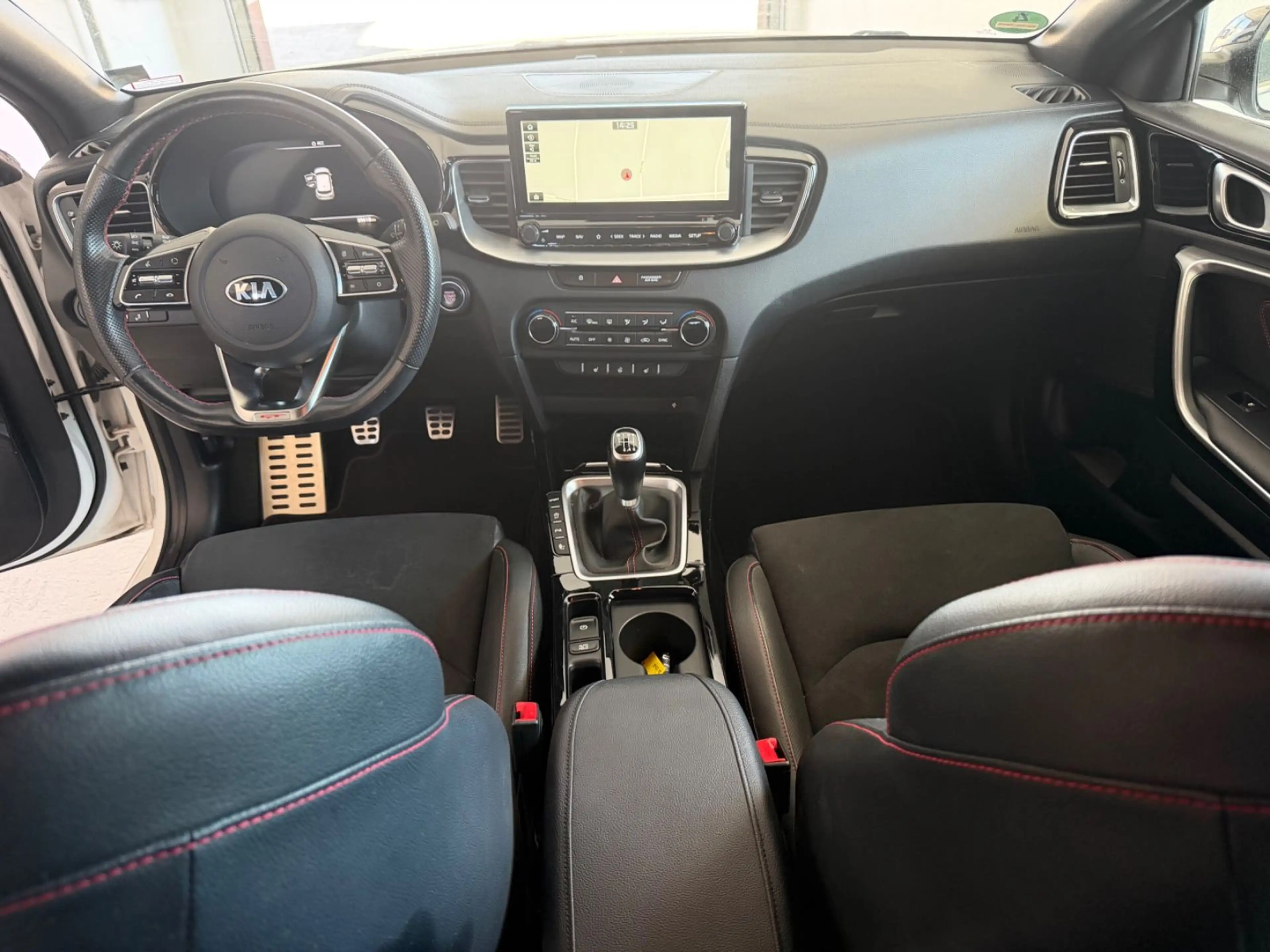 Kia Ceed / cee'd Lim. GT Navi LED Kamera — photo 2