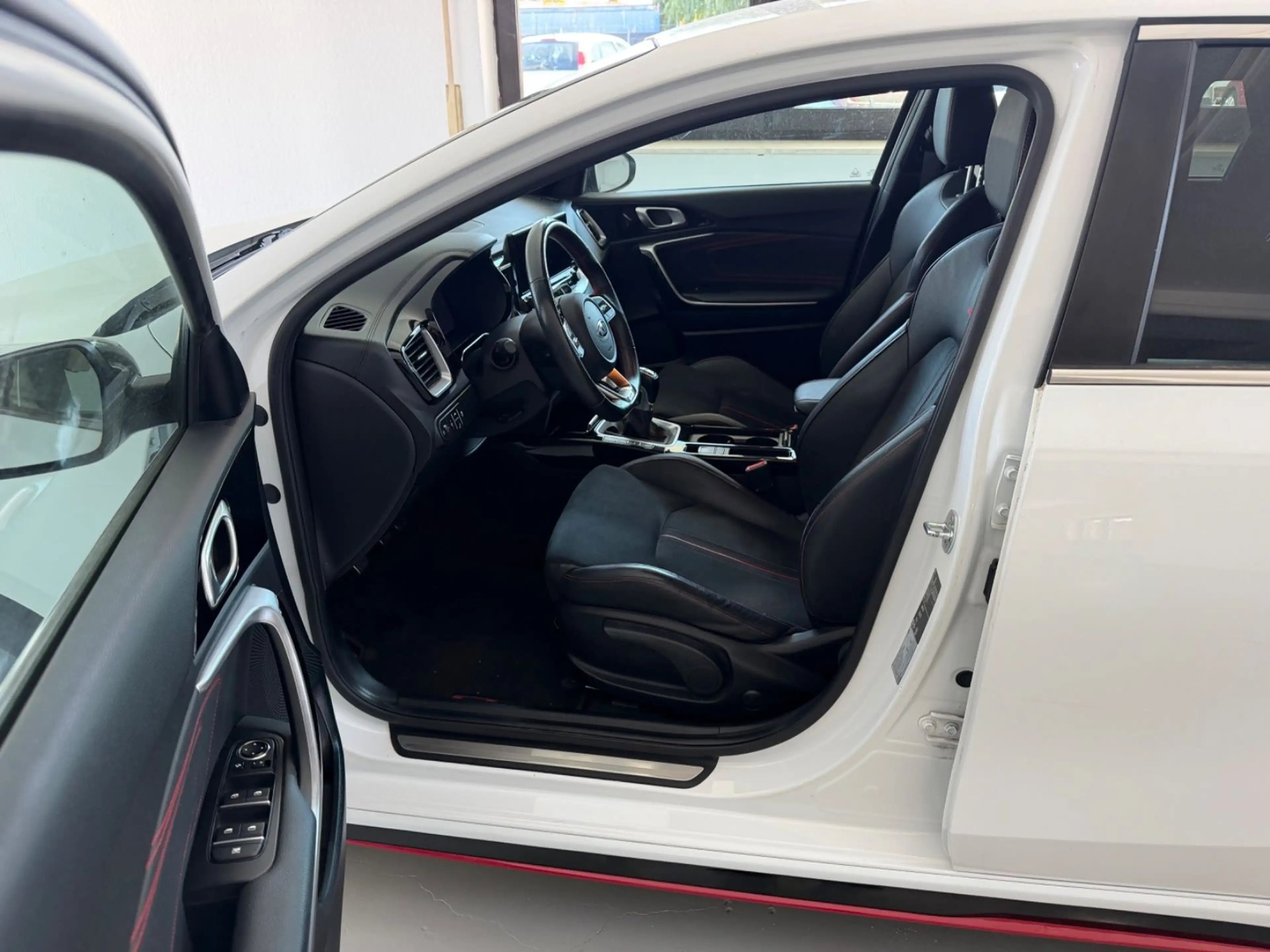 Kia Ceed / cee'd Lim. GT Navi LED Kamera — photo 4