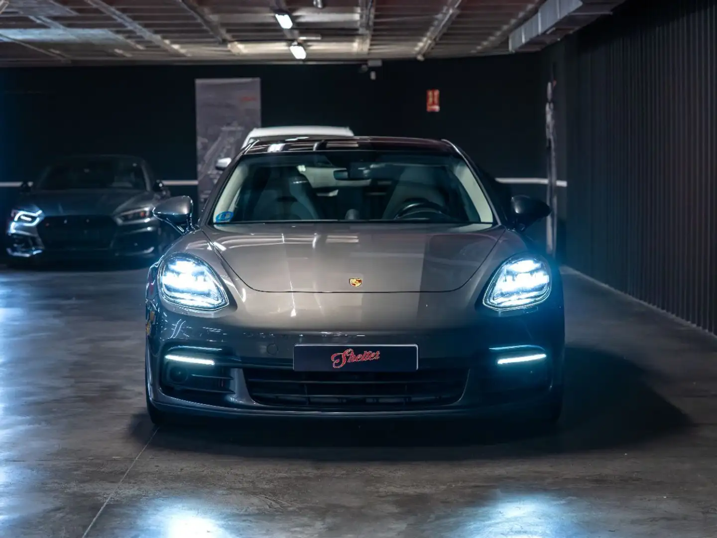 Porsche Panamera 4 e-Hybrid - 2