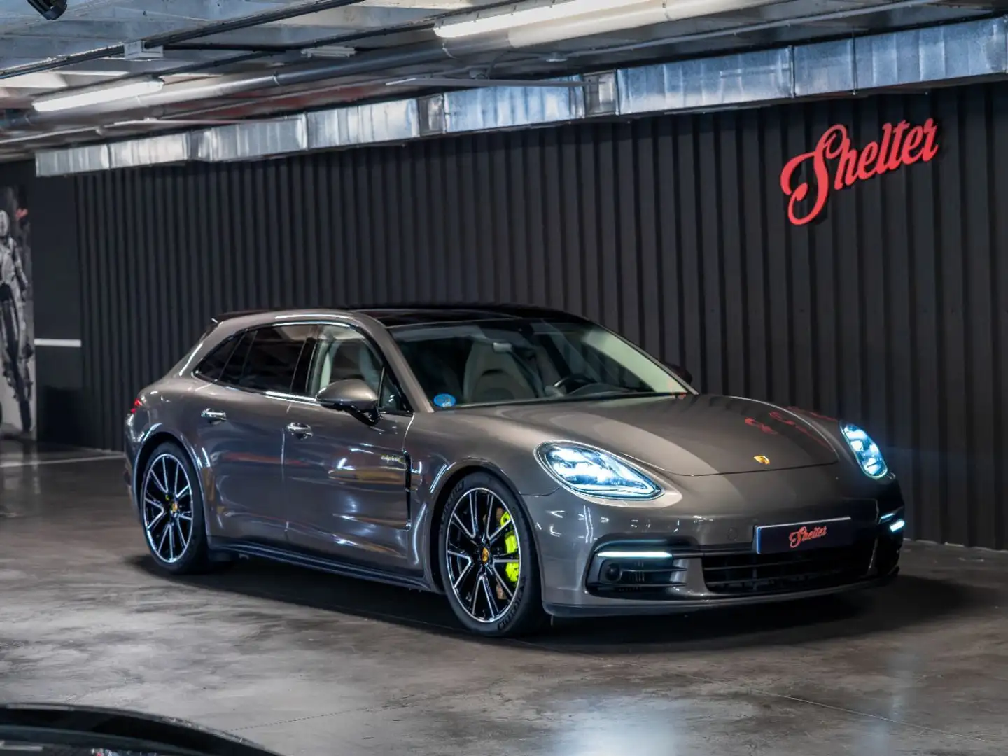 Porsche Panamera 4 e-Hybrid - 1