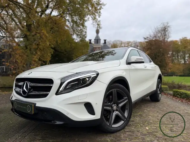 Mercedes-Benz GLA 250 Ambition | Pano | Memory | NWE Service & APK |