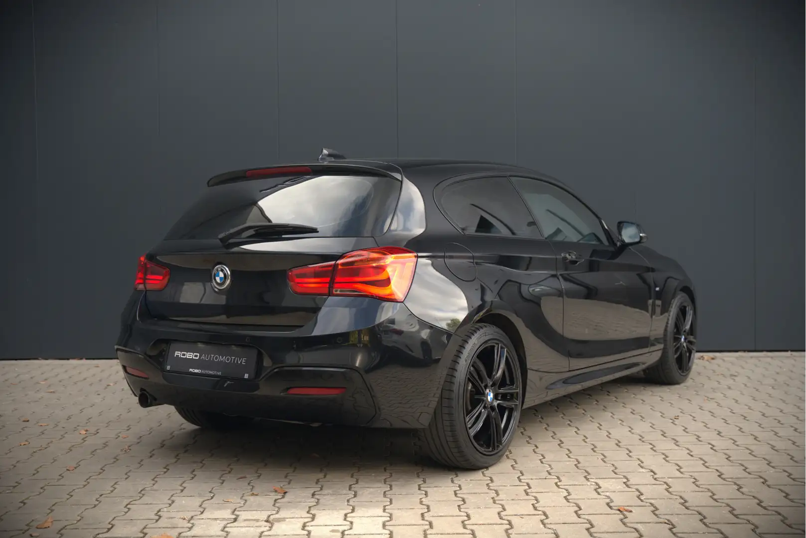 BMW 118 1-serie 118i High Executive M Sport | Stoelverwarm Schwarz - 2