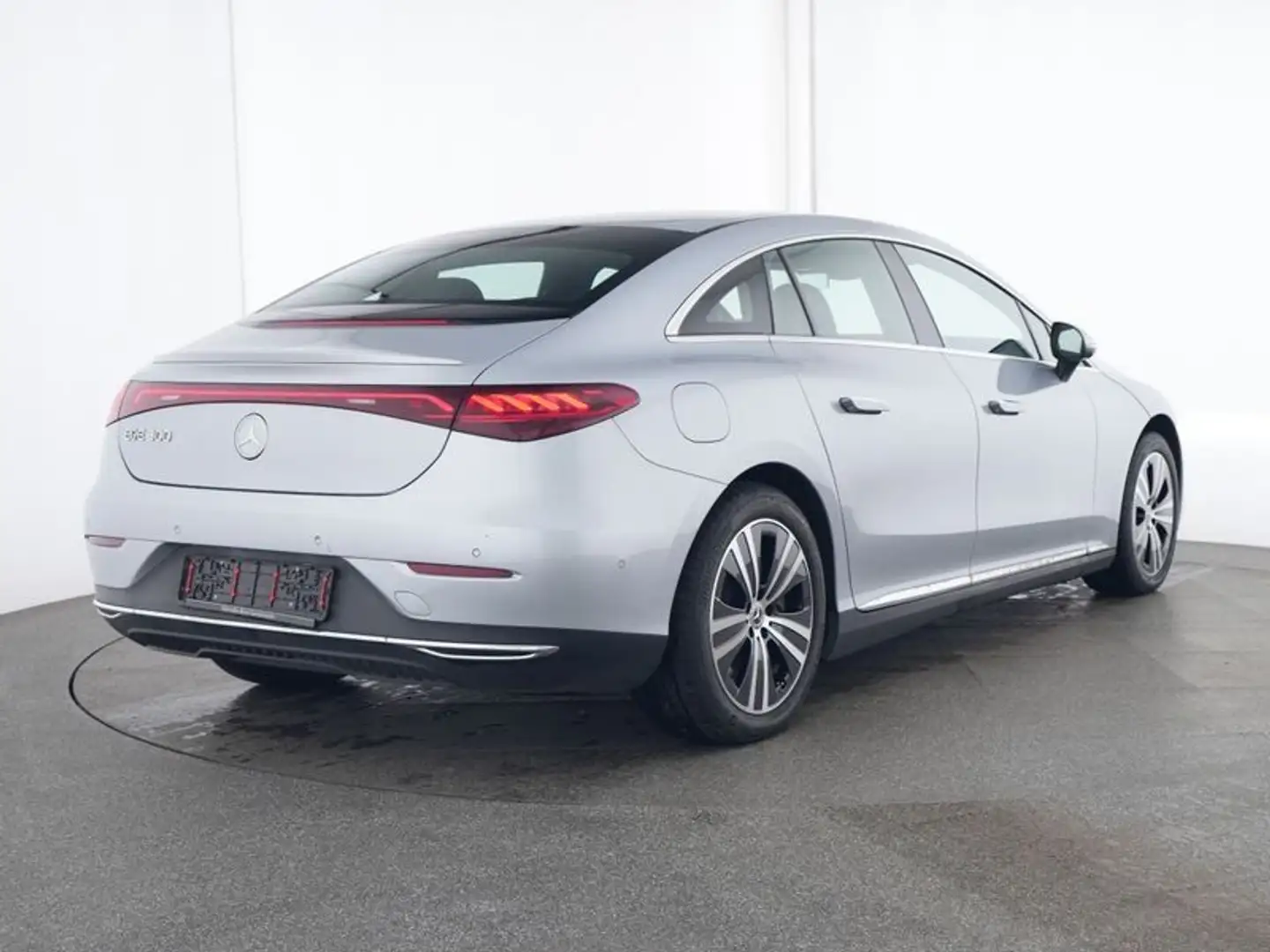 Mercedes-Benz EQE 300 Electric Art Premium 360 Burm3D Digital Silber - 2