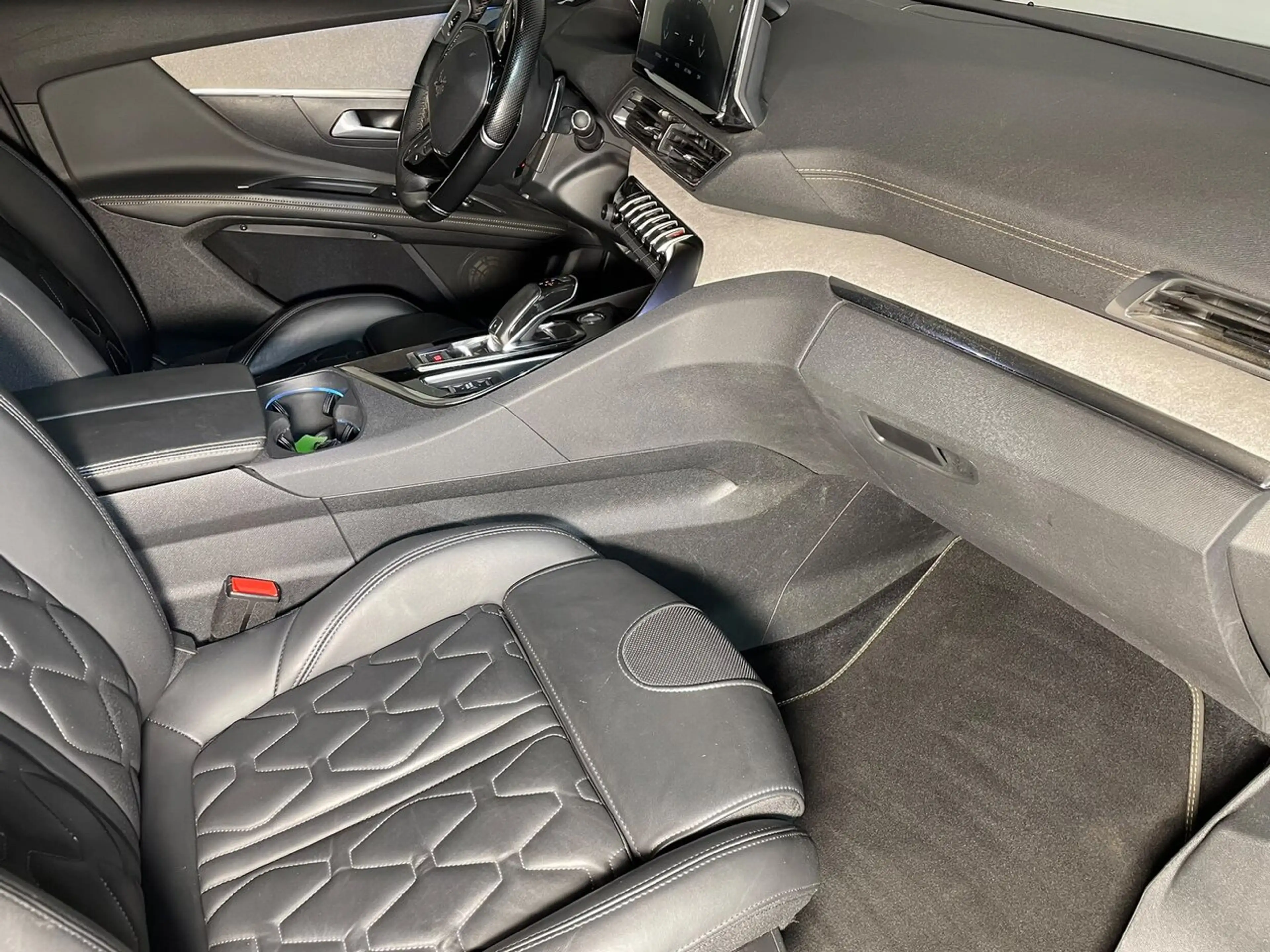 Peugeot 5008 1.5 BLUEHDI 130 EAT8 GT I-COCKPIT GPS 7PL — photo 14