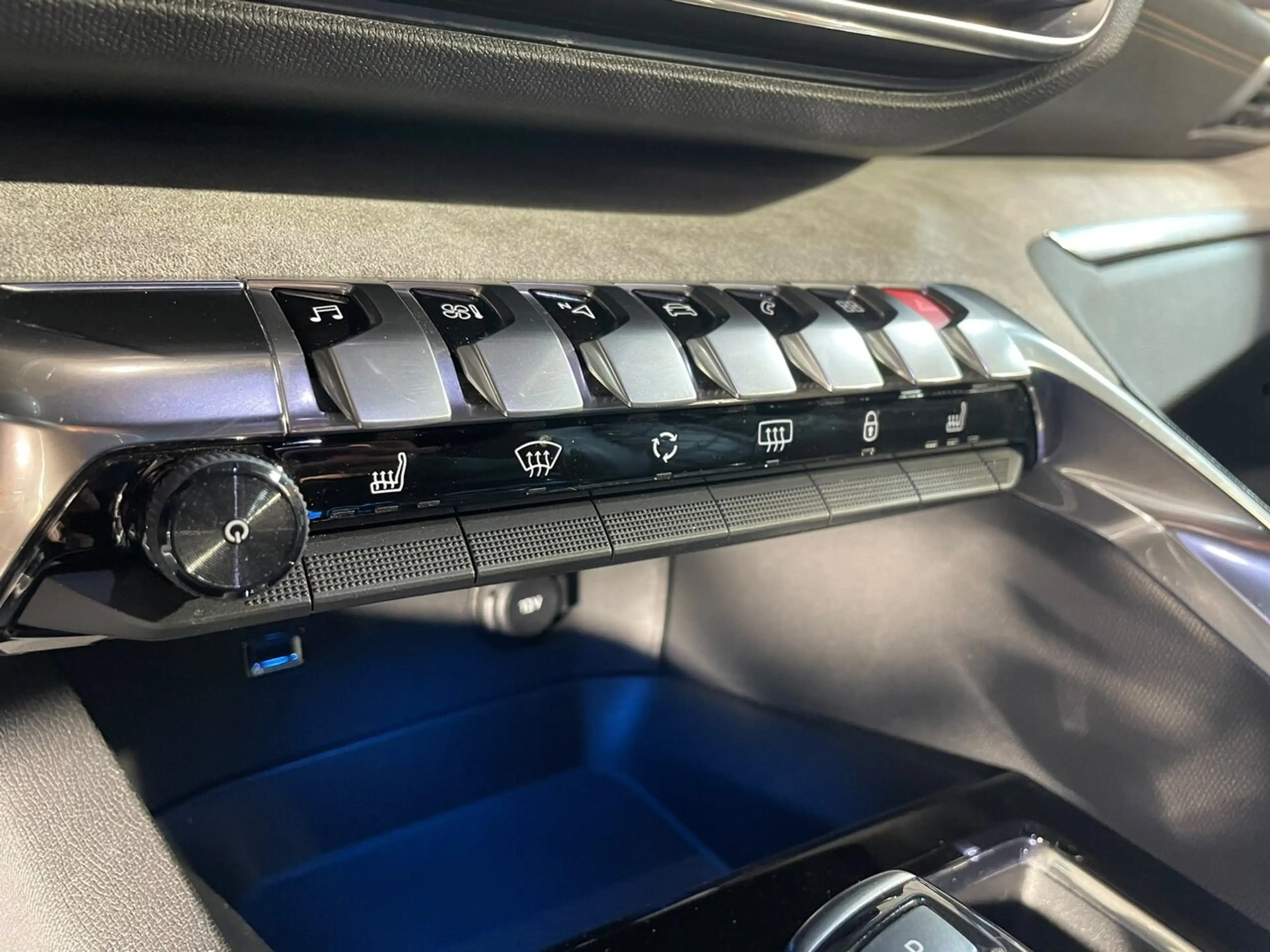 Peugeot 5008 1.5 BLUEHDI 130 EAT8 GT I-COCKPIT GPS 7PL — photo 7