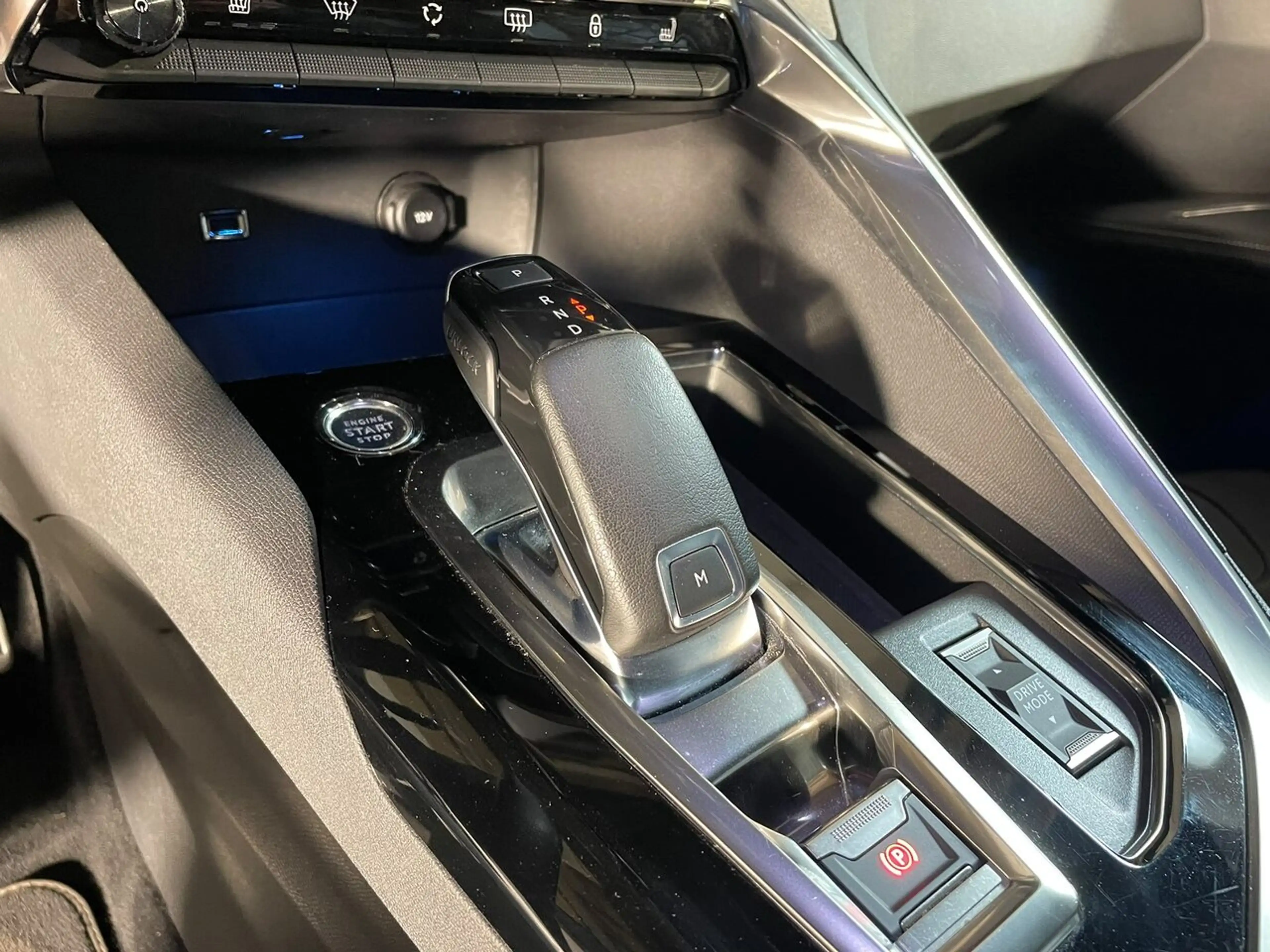 Peugeot 5008 1.5 BLUEHDI 130 EAT8 GT I-COCKPIT GPS 7PL — photo 8