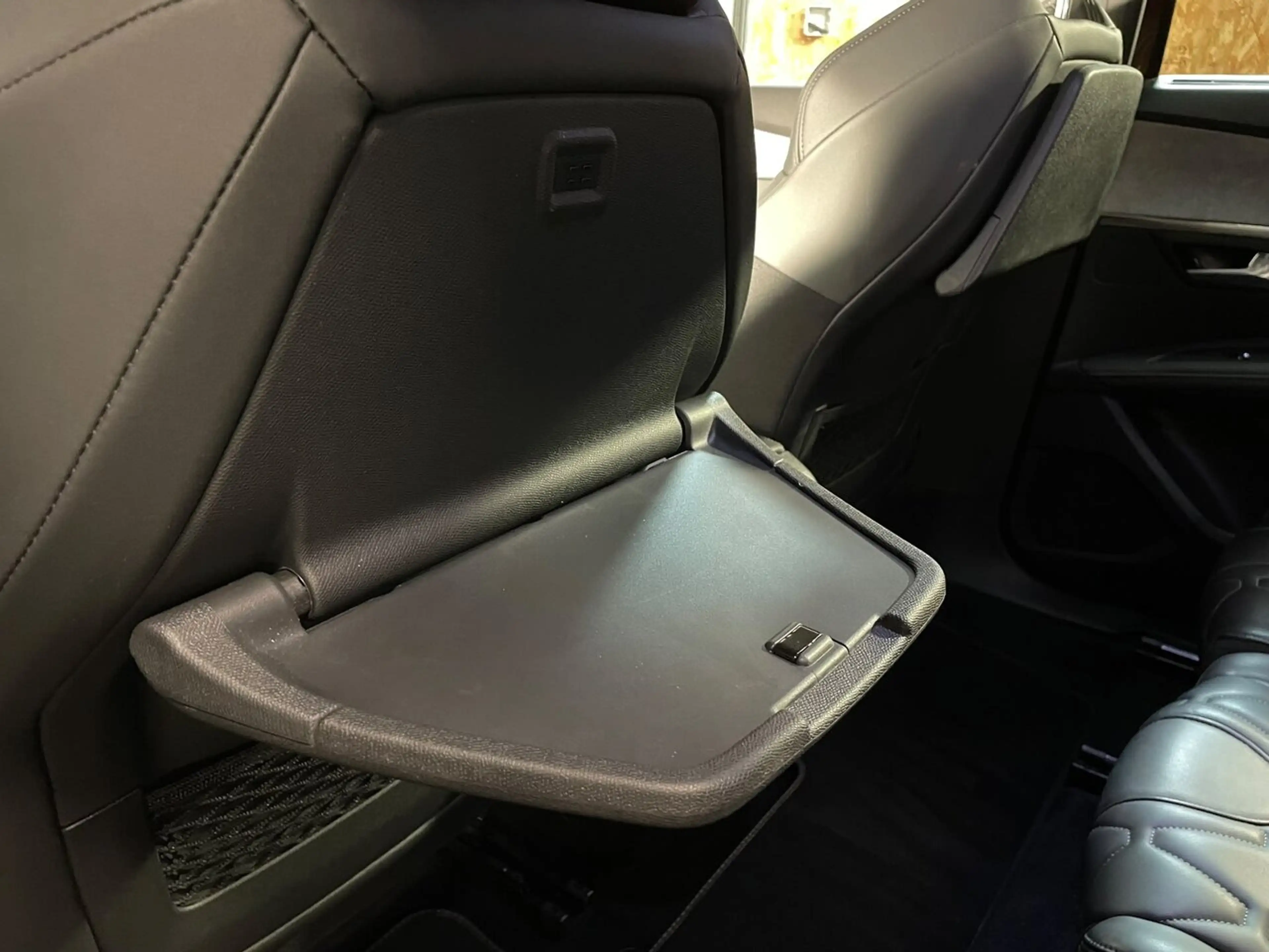 Peugeot 5008 1.5 BLUEHDI 130 EAT8 GT I-COCKPIT GPS 7PL — photo 11