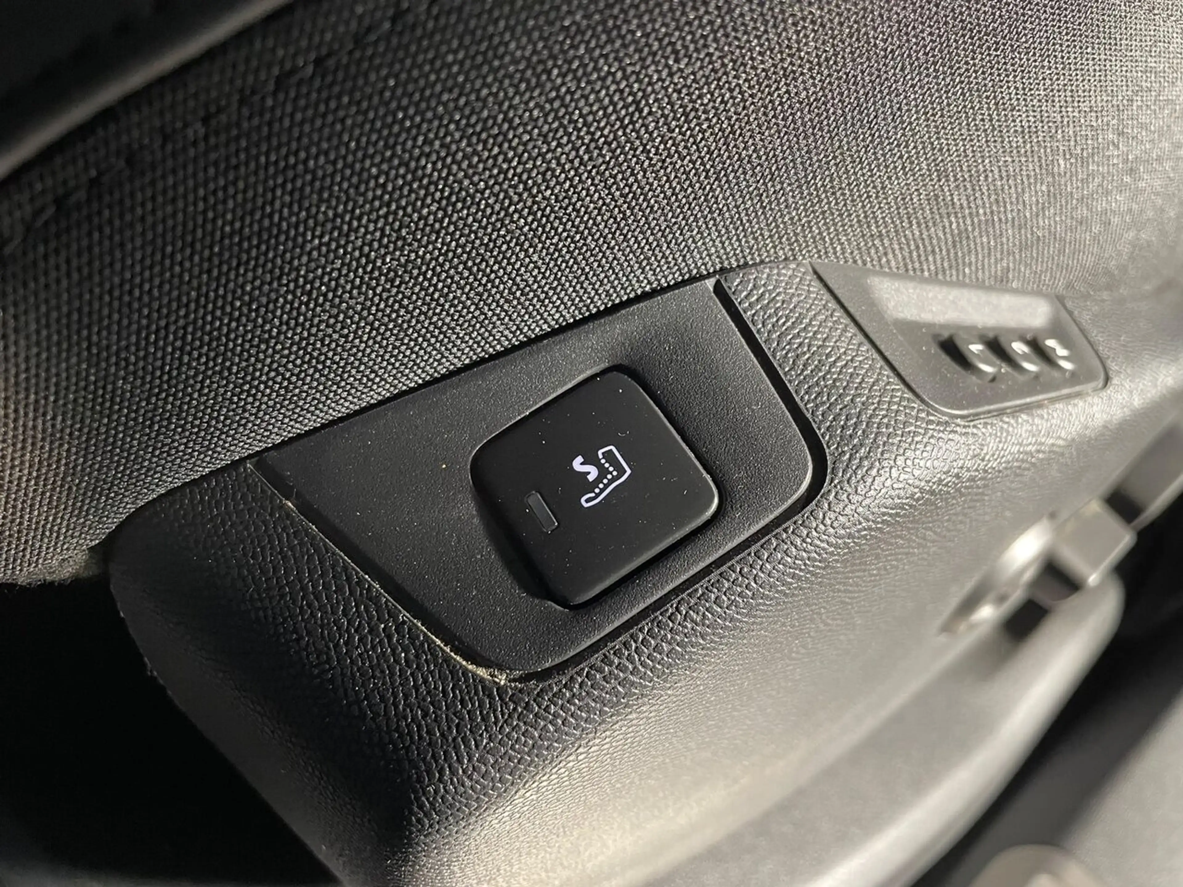 Peugeot 5008 1.5 BLUEHDI 130 EAT8 GT I-COCKPIT GPS 7PL — photo 10