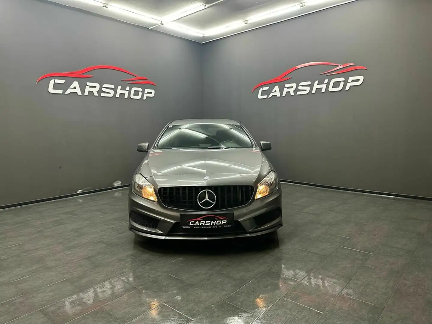 Mercedes-Benz A 200 Amg -Line Grau - 1