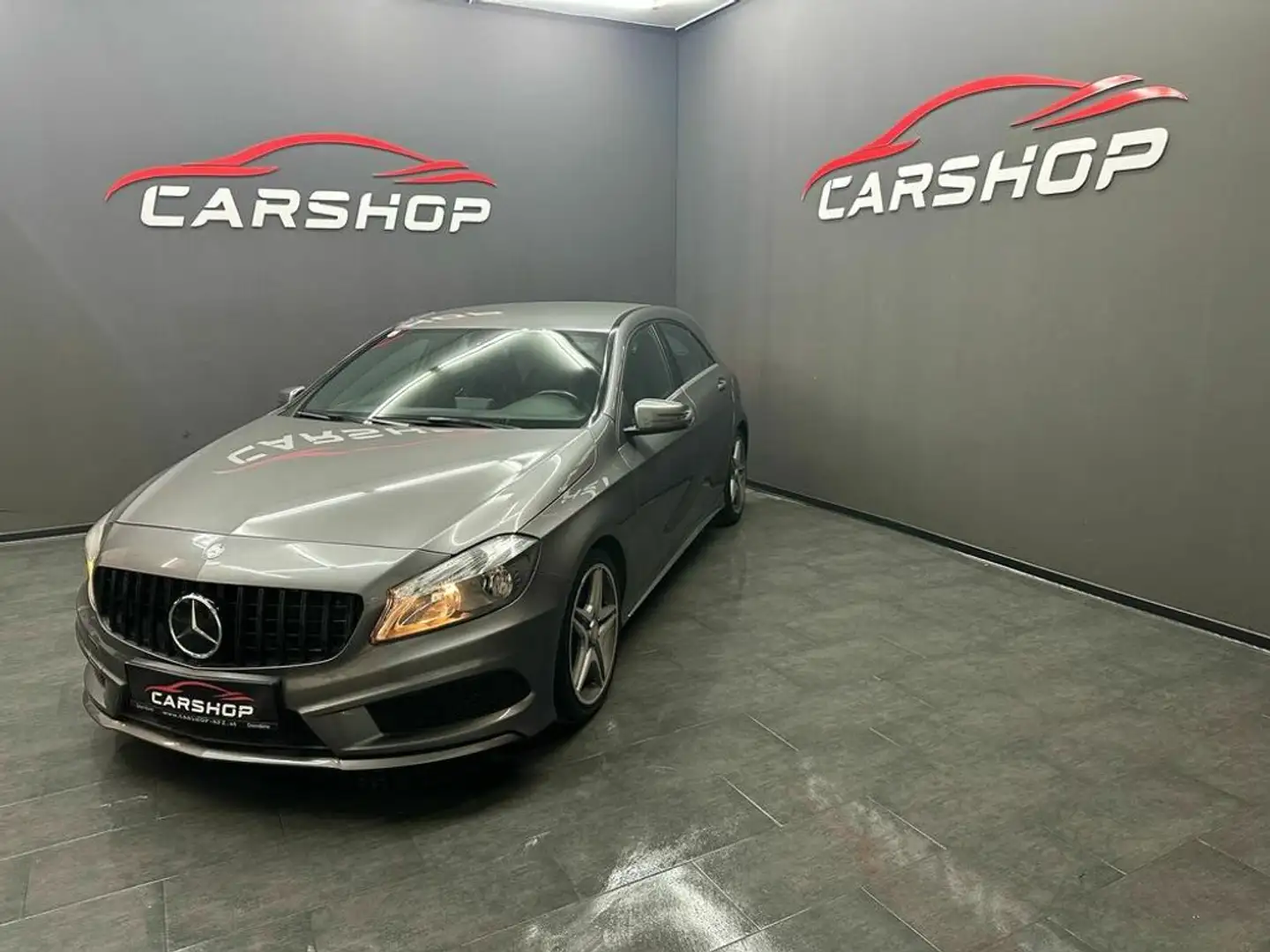 Mercedes-Benz A 200 Amg -Line Grau - 2
