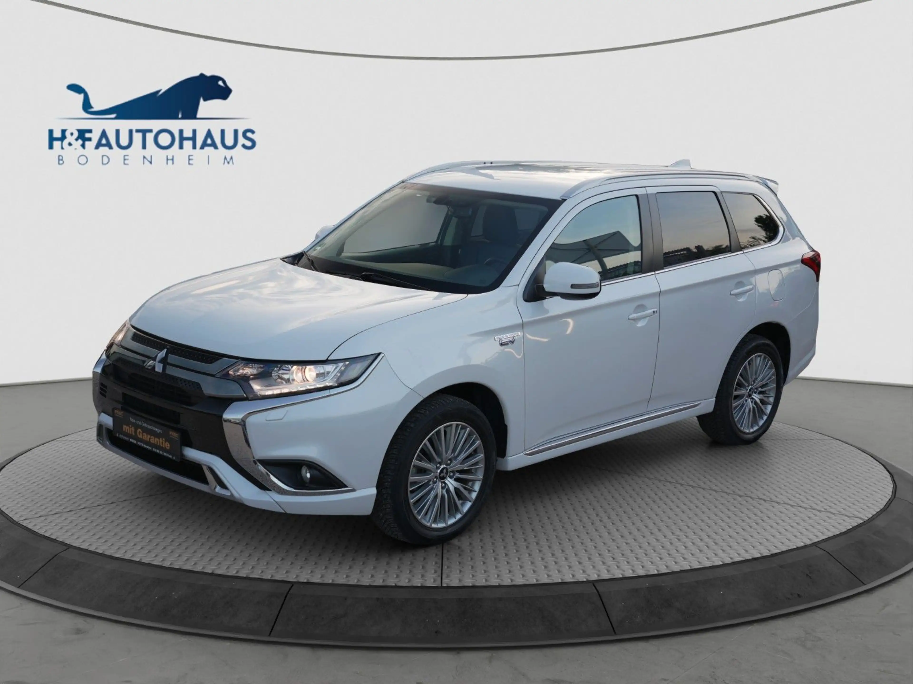 Mitsubishi Outlander PHEV Basis Spirit 4WD/360°K/1 HAND