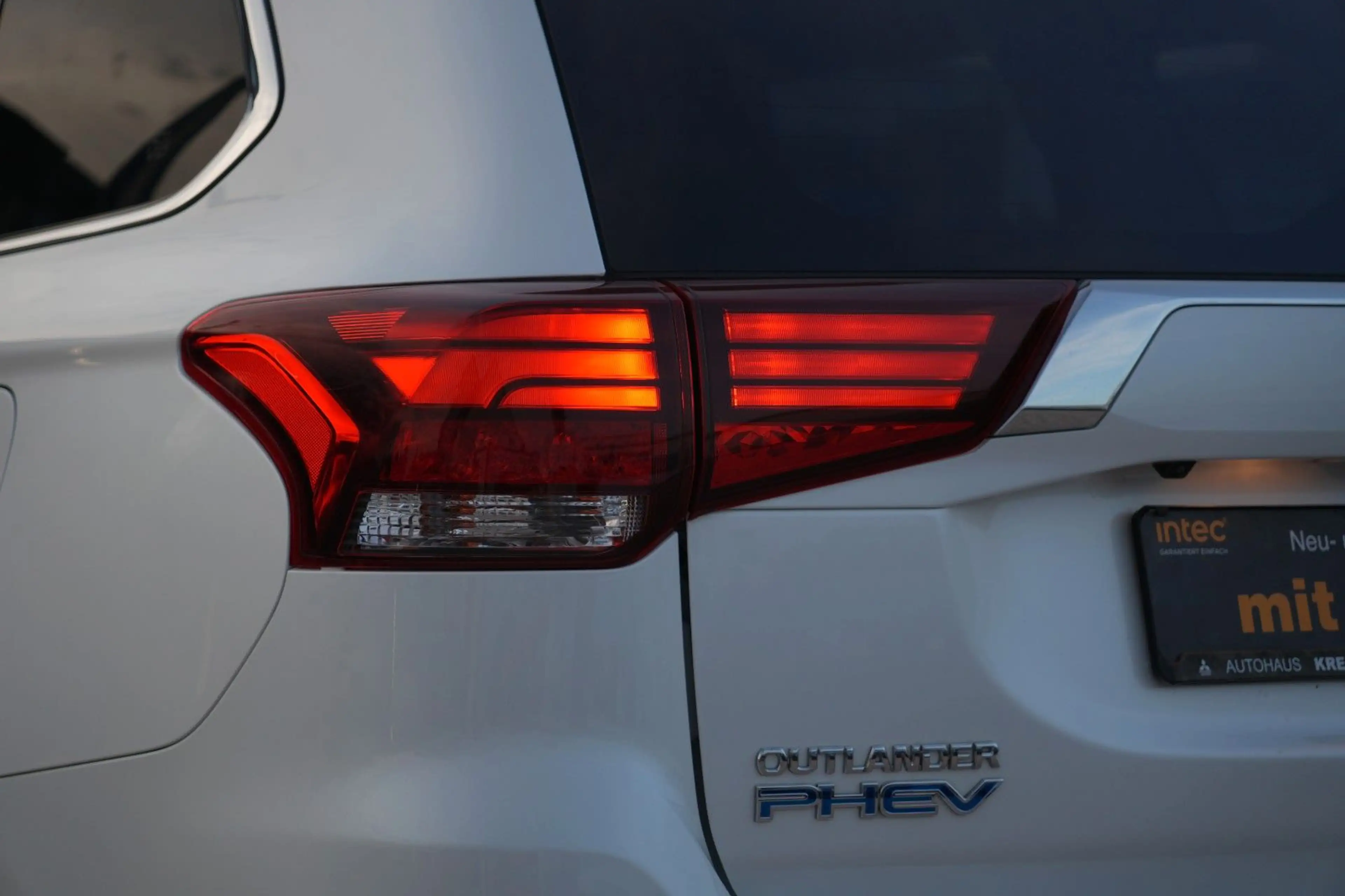 Mitsubishi Outlander PHEV Basis Spirit 4WD/360°K/1 HAND — photo 38