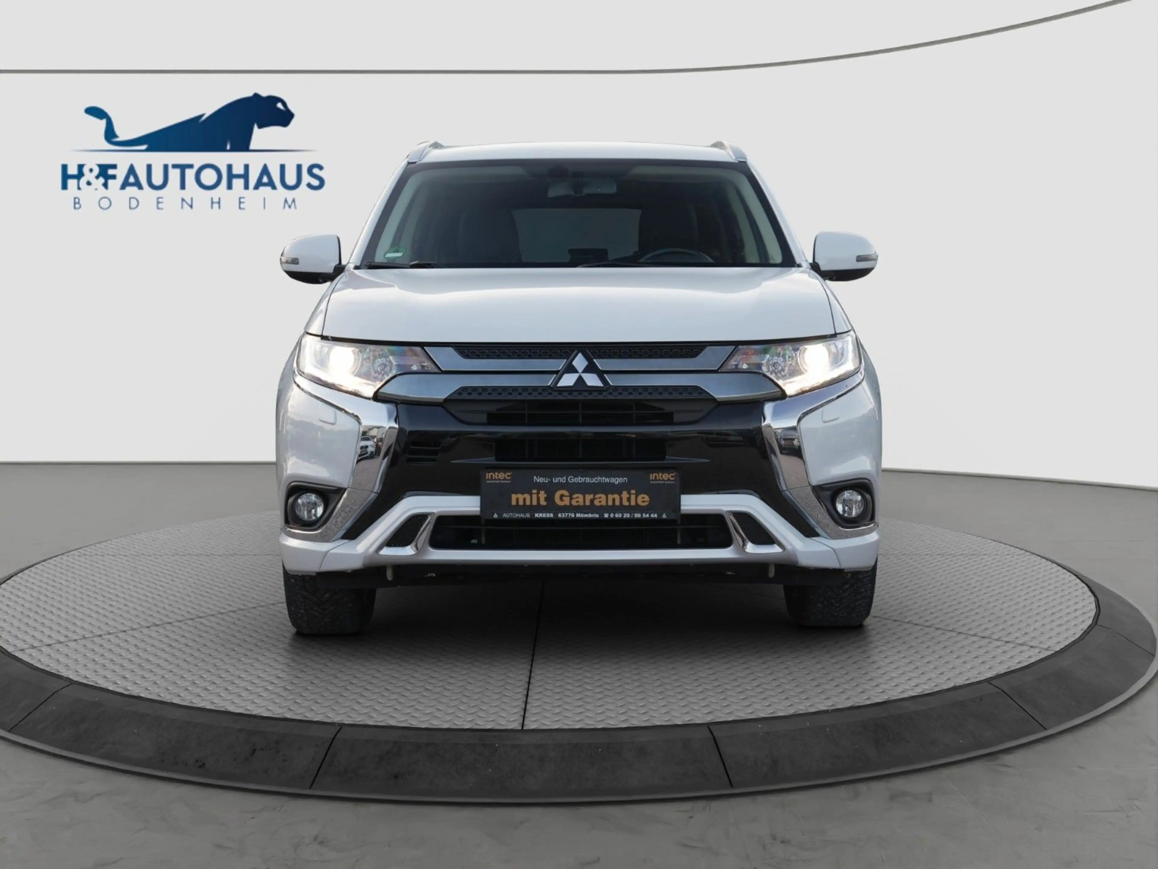 Mitsubishi Outlander PHEV Basis Spirit 4WD/360°K/1 HAND — photo 2