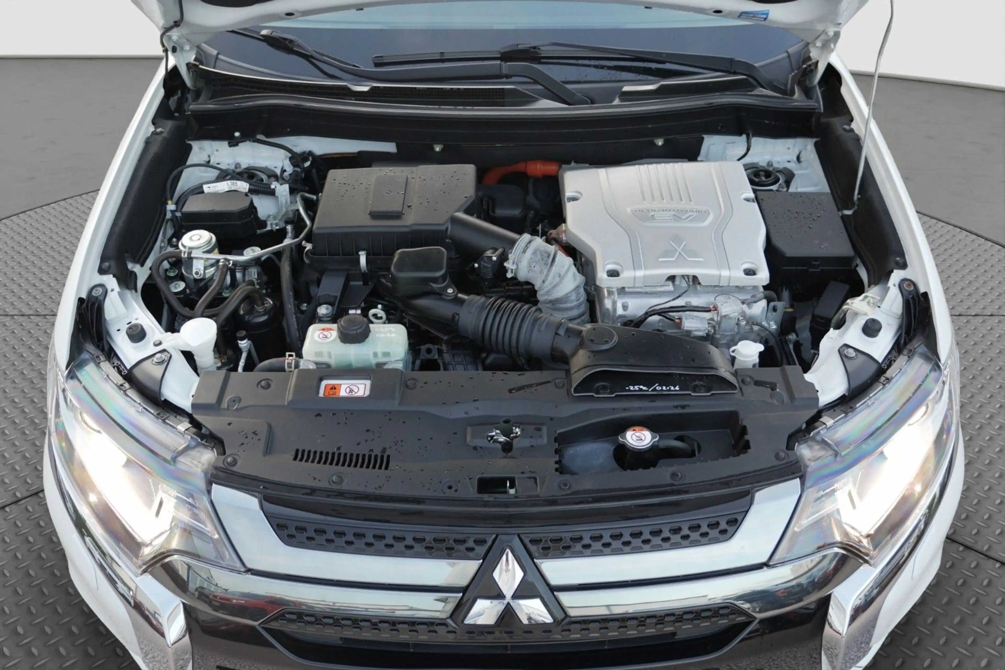 Mitsubishi Outlander PHEV Basis Spirit 4WD/360°K/1 HAND — photo 29