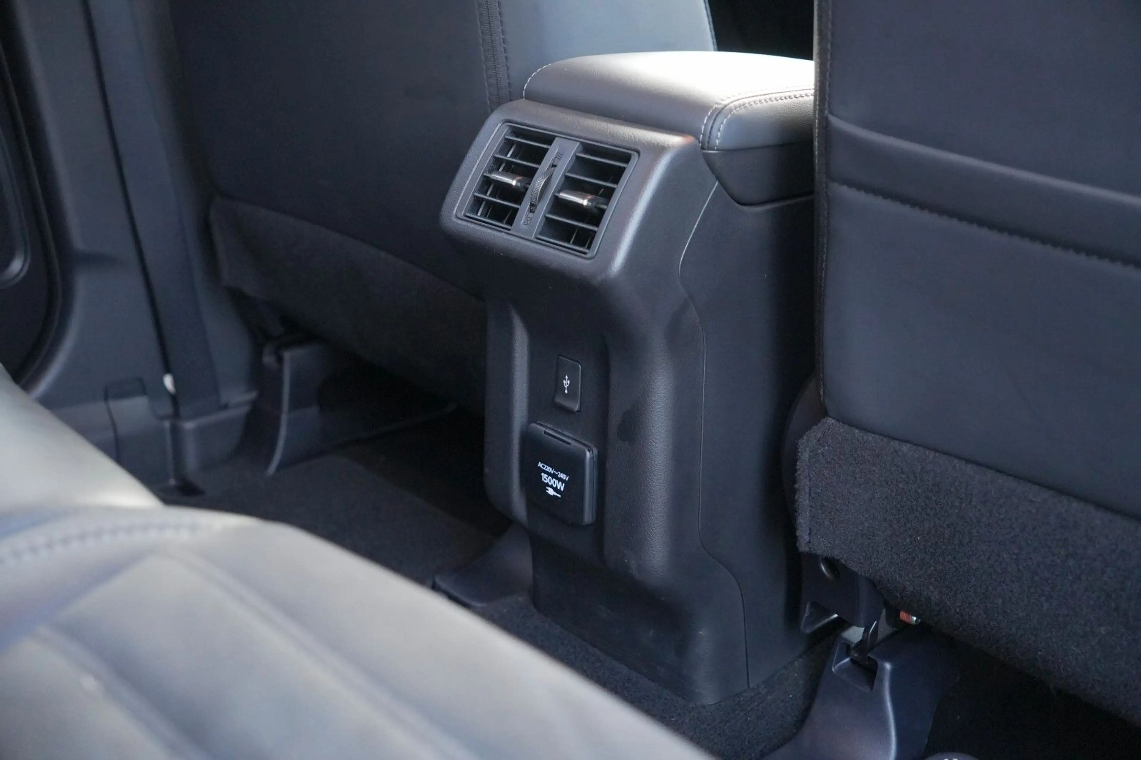 Mitsubishi Outlander PHEV Basis Spirit 4WD/360°K/1 HAND — photo 43
