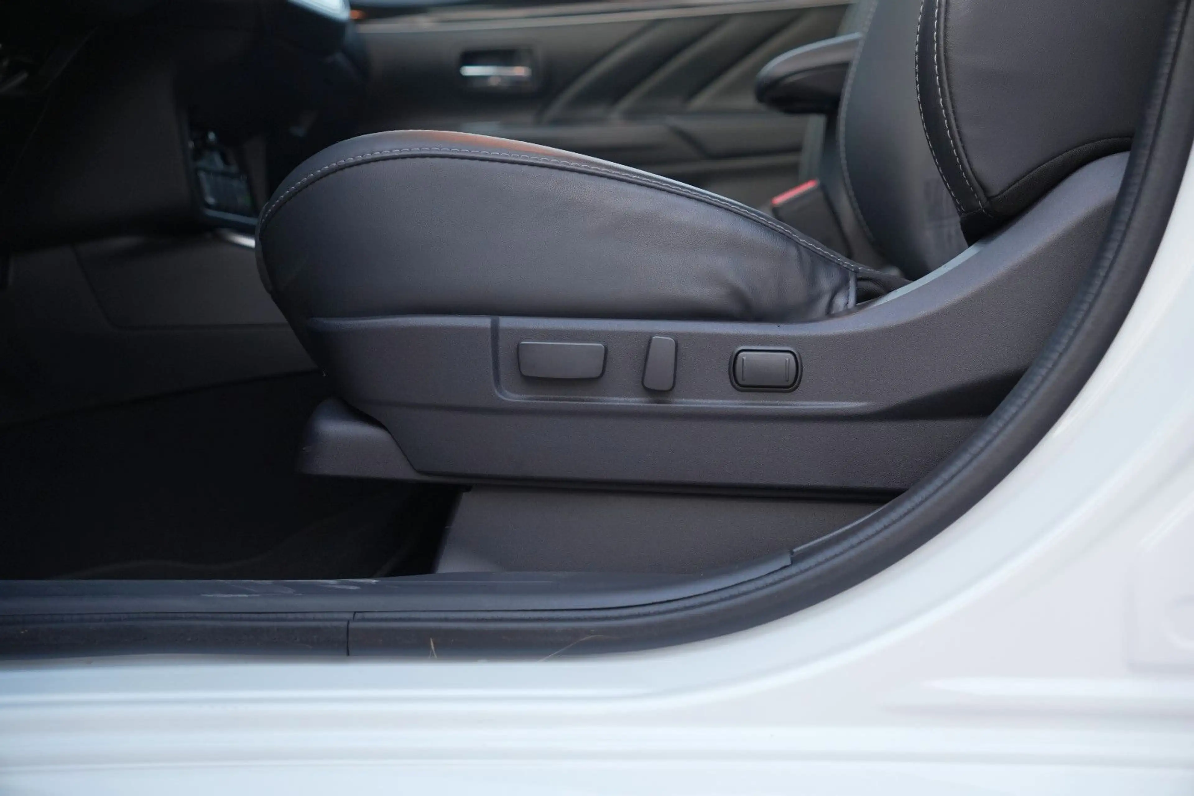 Mitsubishi Outlander PHEV Basis Spirit 4WD/360°K/1 HAND — photo 28
