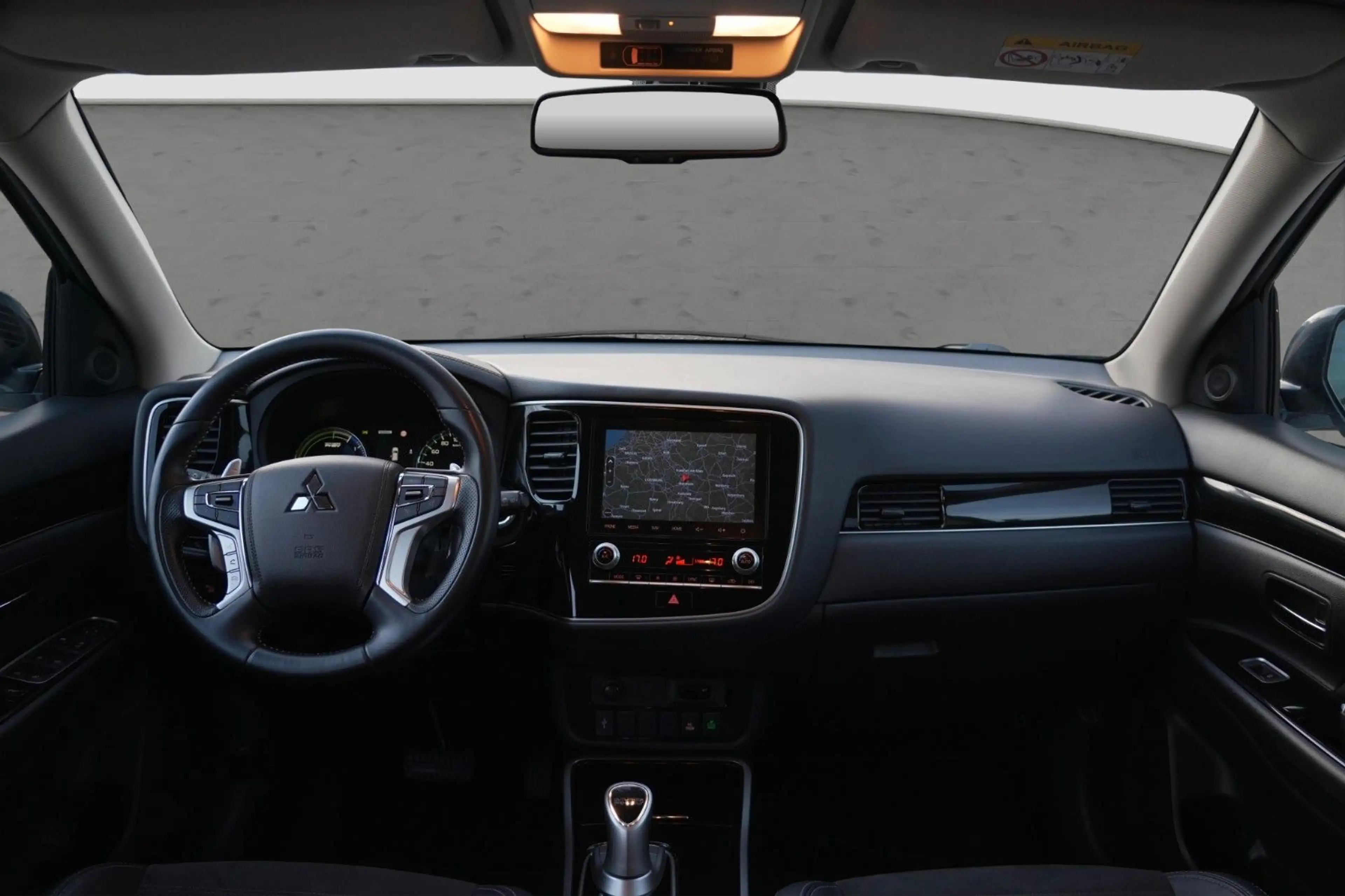 Mitsubishi Outlander PHEV Basis Spirit 4WD/360°K/1 HAND — photo 10