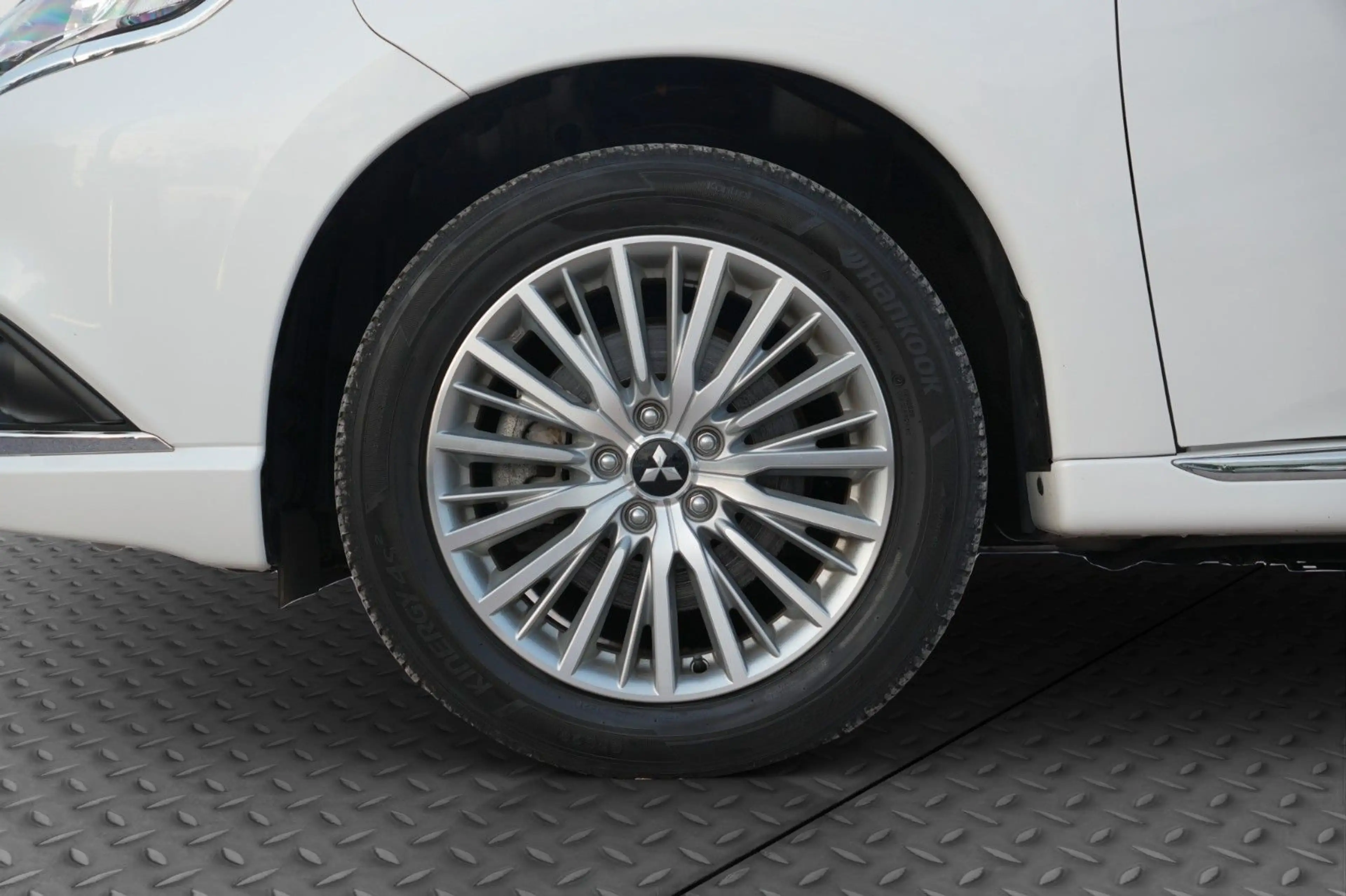 Mitsubishi Outlander PHEV Basis Spirit 4WD/360°K/1 HAND — photo 31