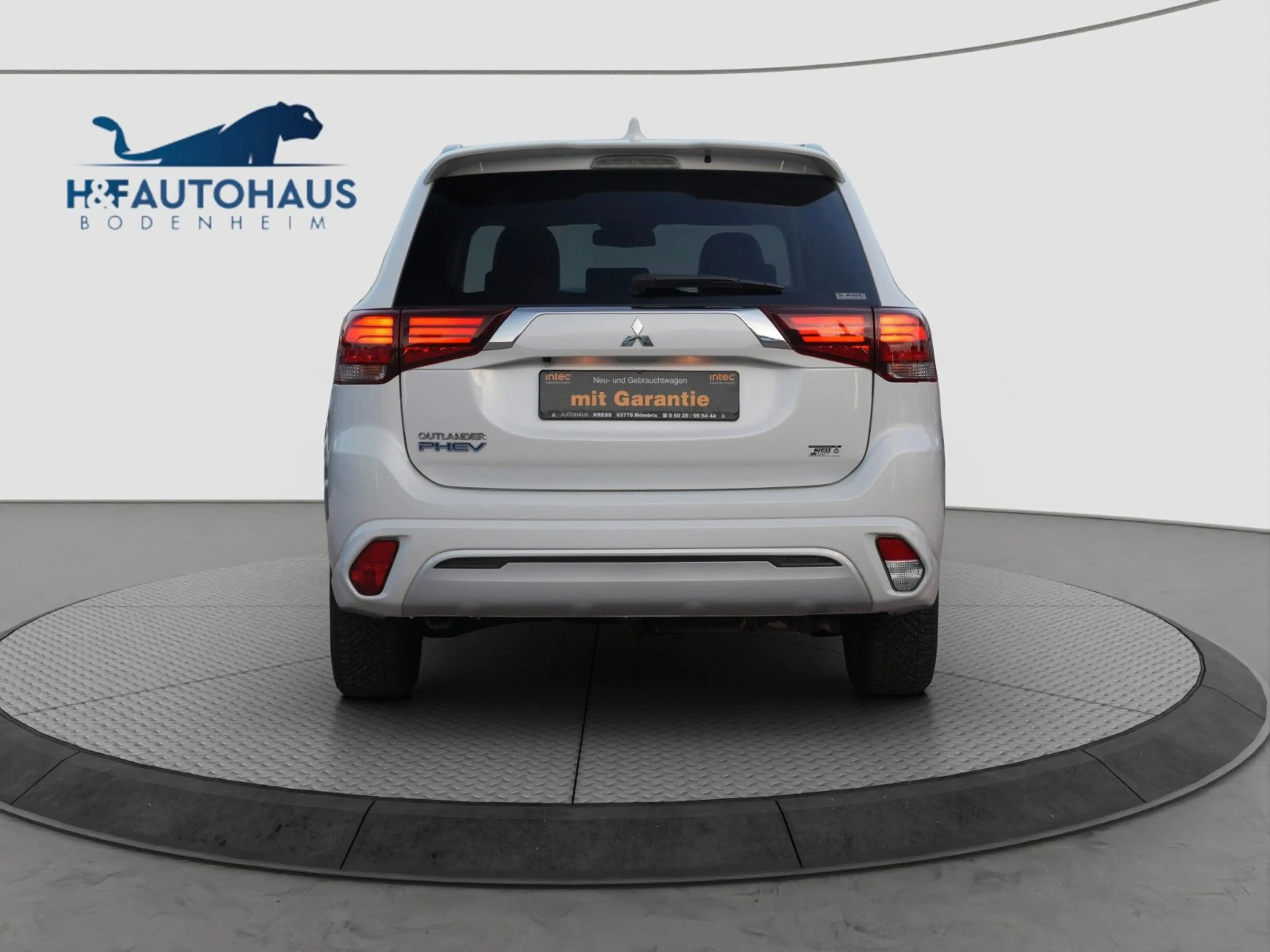 Mitsubishi Outlander PHEV Basis Spirit 4WD/360°K/1 HAND — photo 5