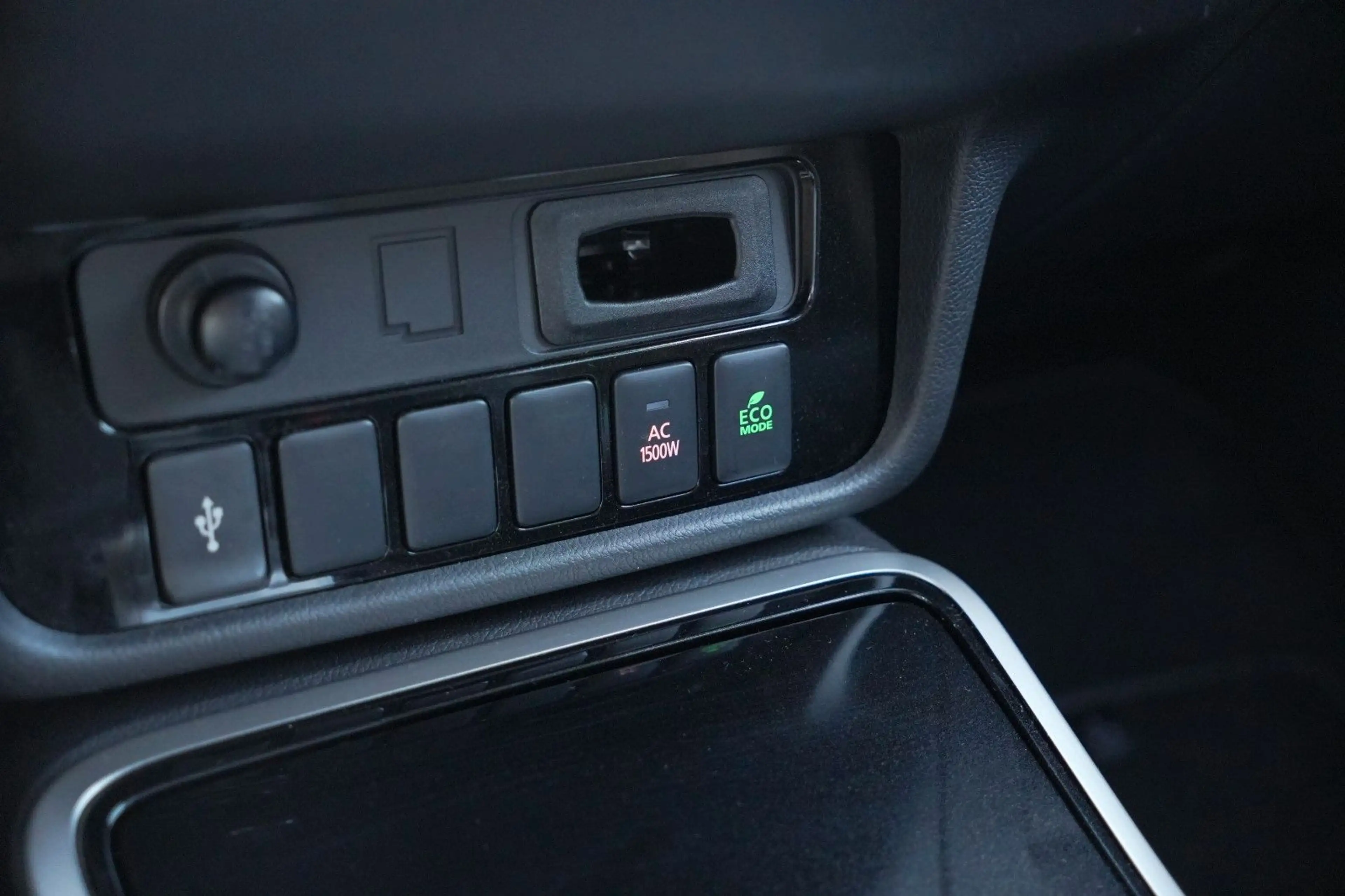 Mitsubishi Outlander PHEV Basis Spirit 4WD/360°K/1 HAND — photo 24