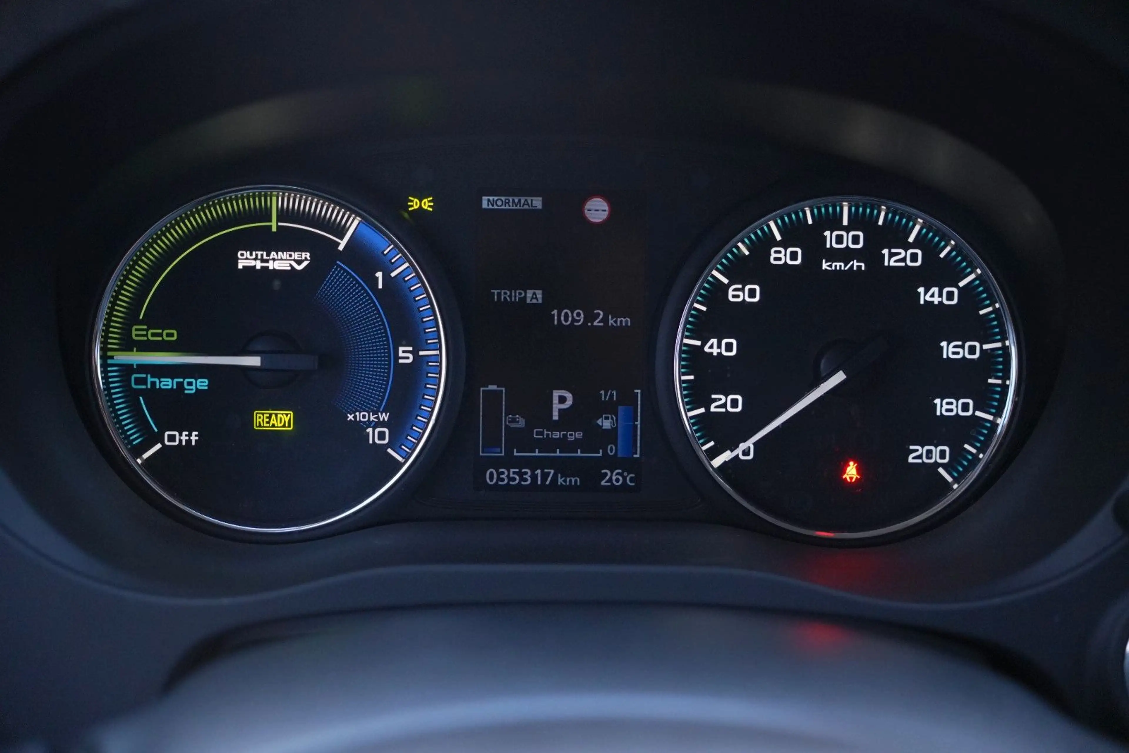 Mitsubishi Outlander PHEV Basis Spirit 4WD/360°K/1 HAND — photo 17