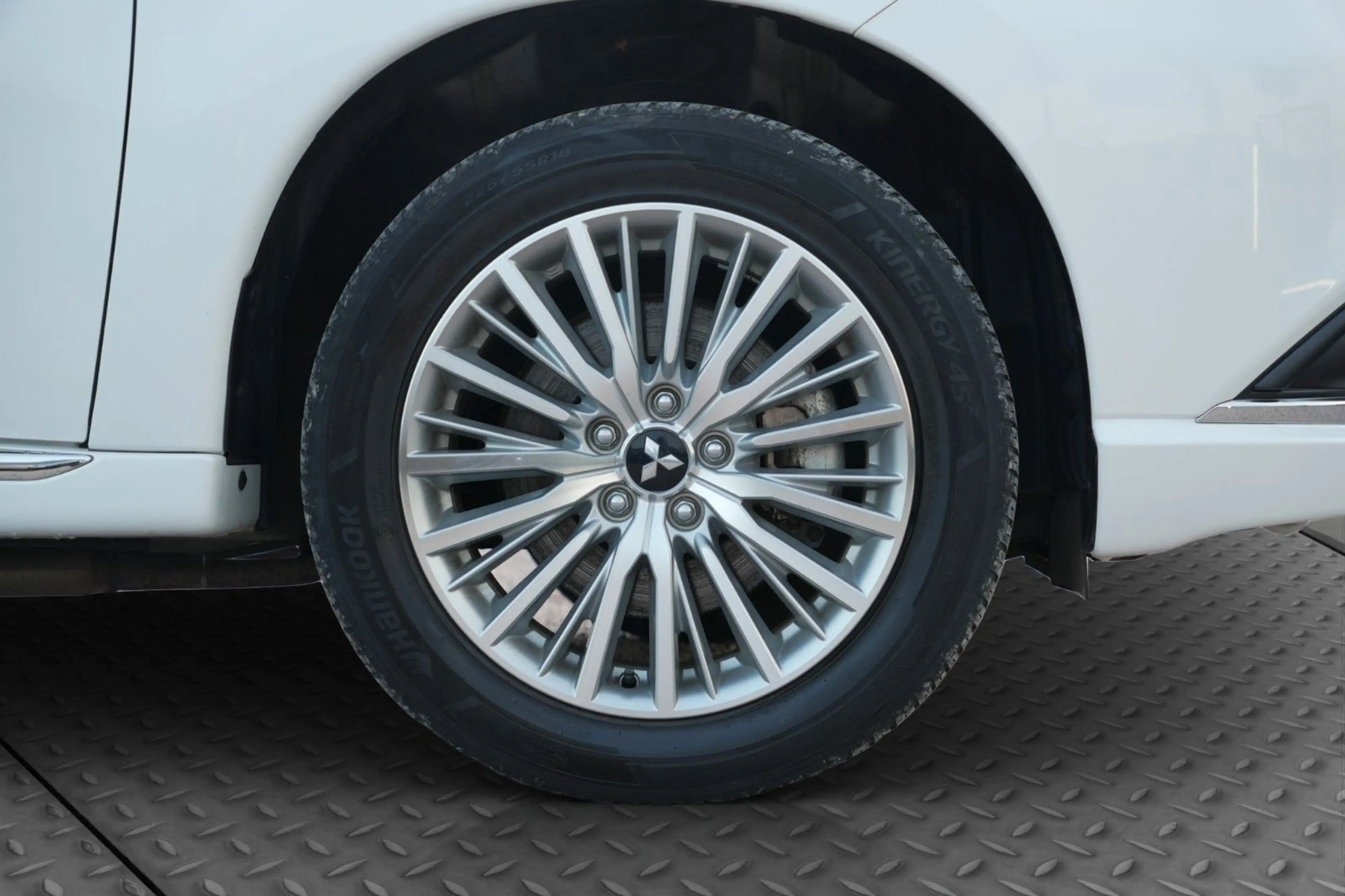 Mitsubishi Outlander PHEV Basis Spirit 4WD/360°K/1 HAND — photo 34
