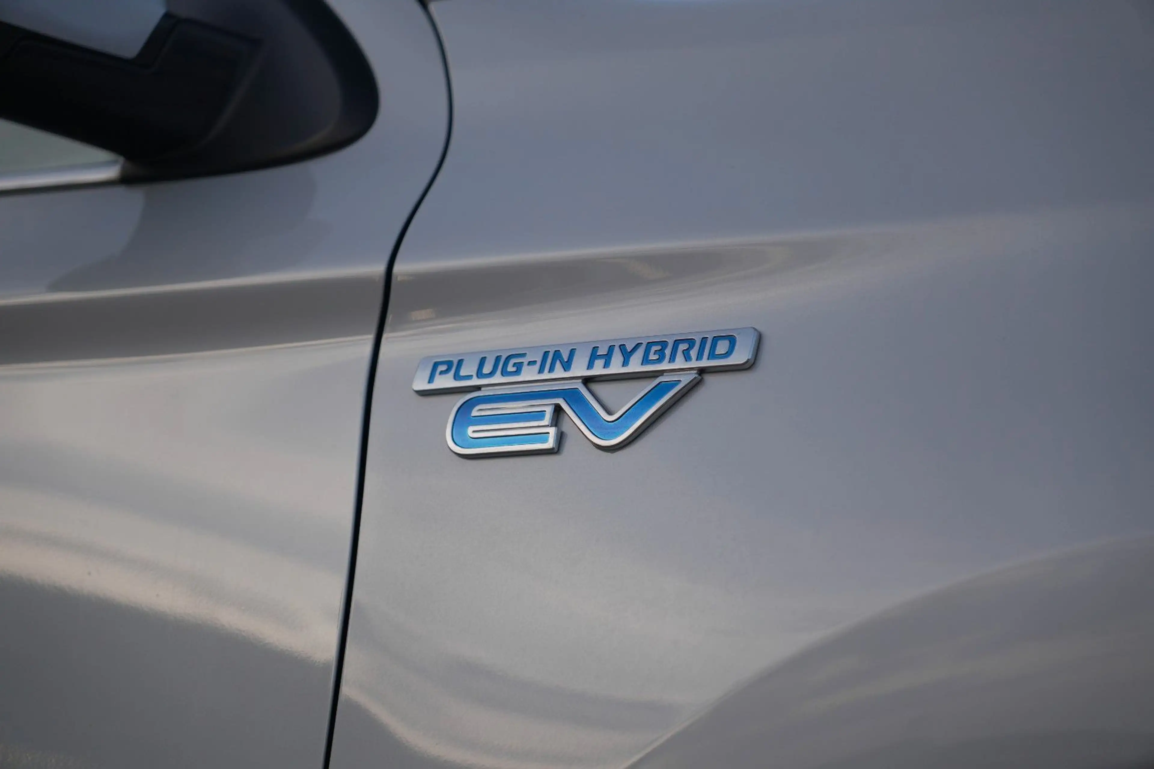Mitsubishi Outlander PHEV Basis Spirit 4WD/360°K/1 HAND — photo 36