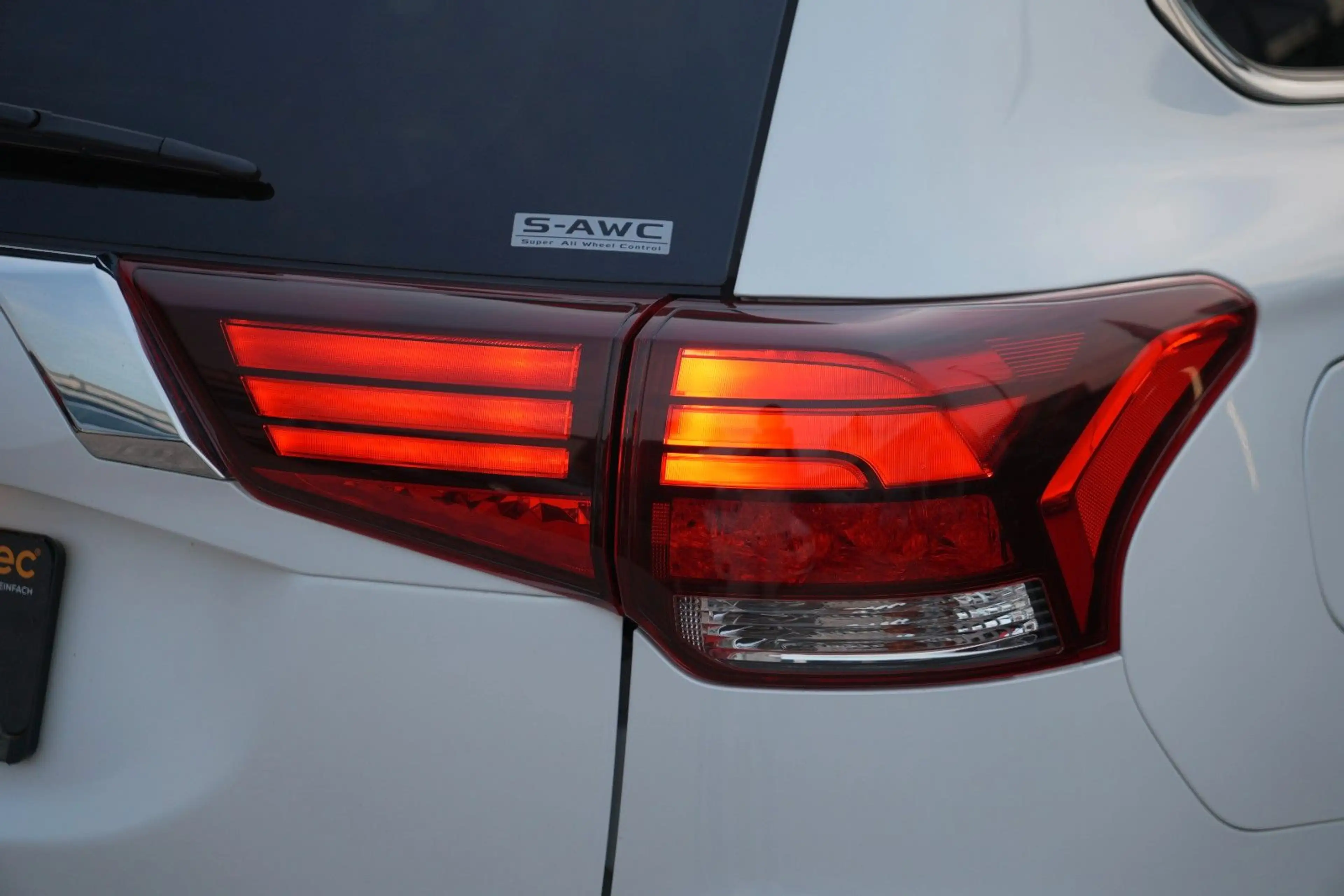 Mitsubishi Outlander PHEV Basis Spirit 4WD/360°K/1 HAND — photo 41