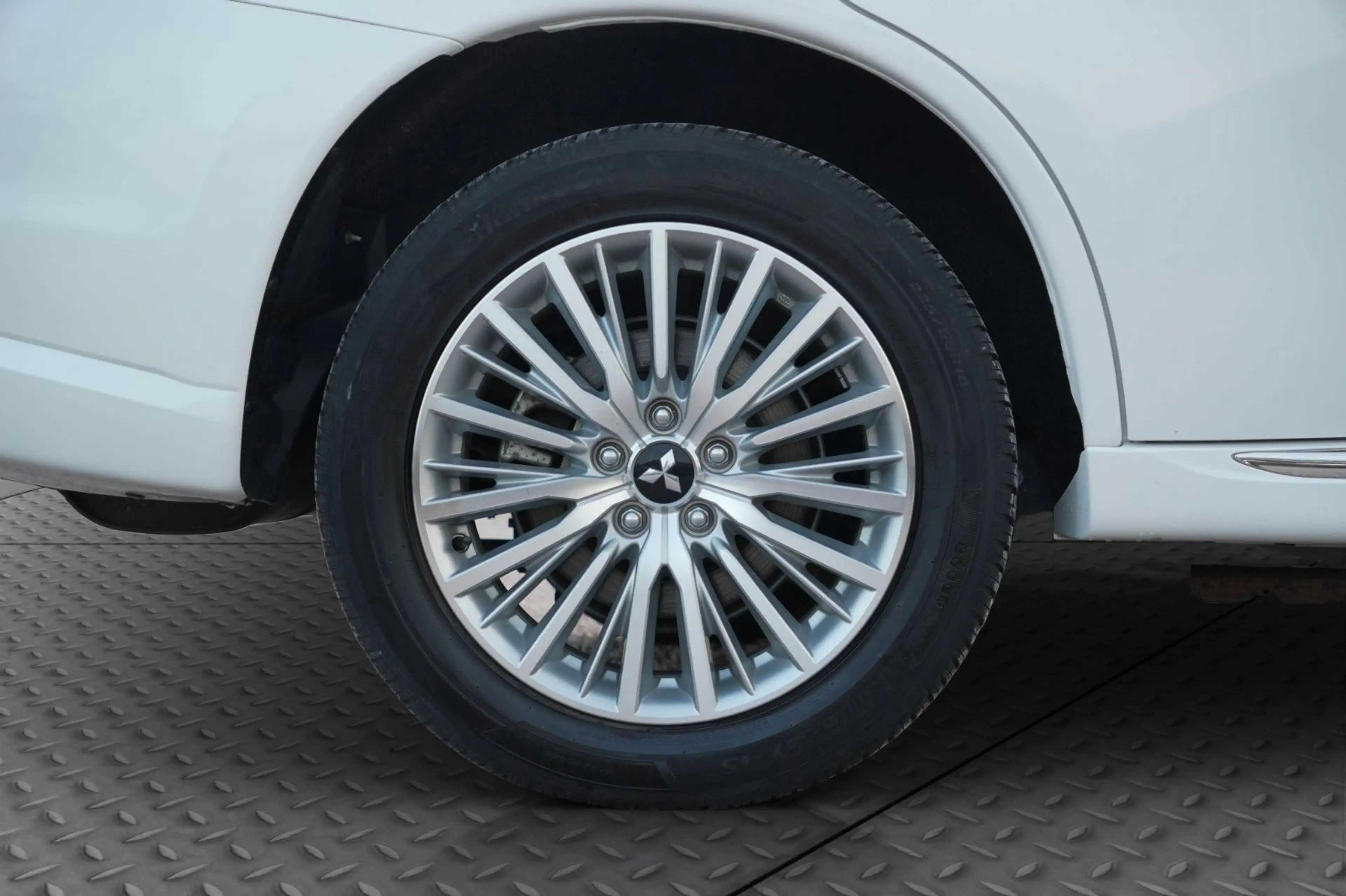 Mitsubishi Outlander PHEV Basis Spirit 4WD/360°K/1 HAND — photo 33