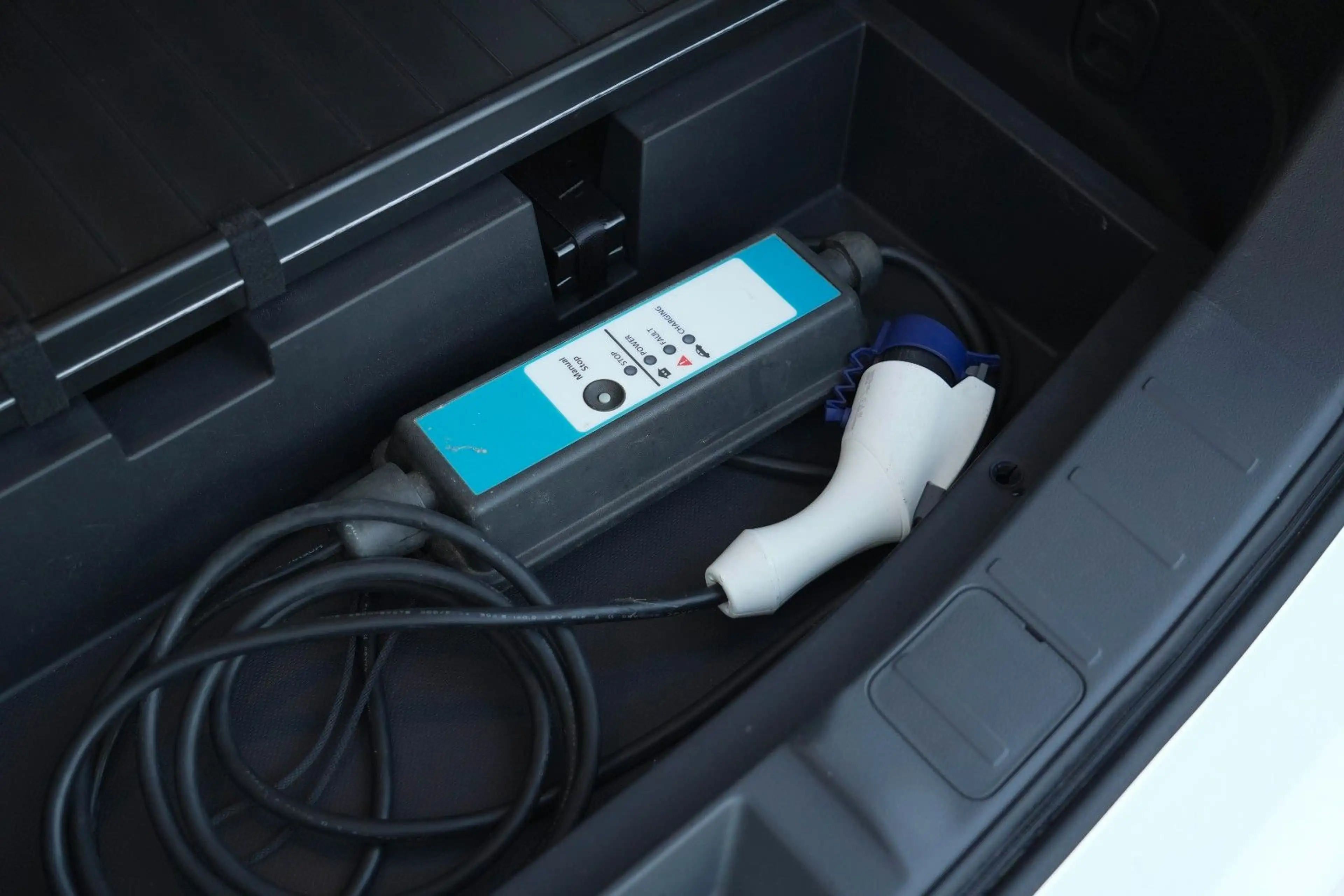 Mitsubishi Outlander PHEV Basis Spirit 4WD/360°K/1 HAND — photo 44