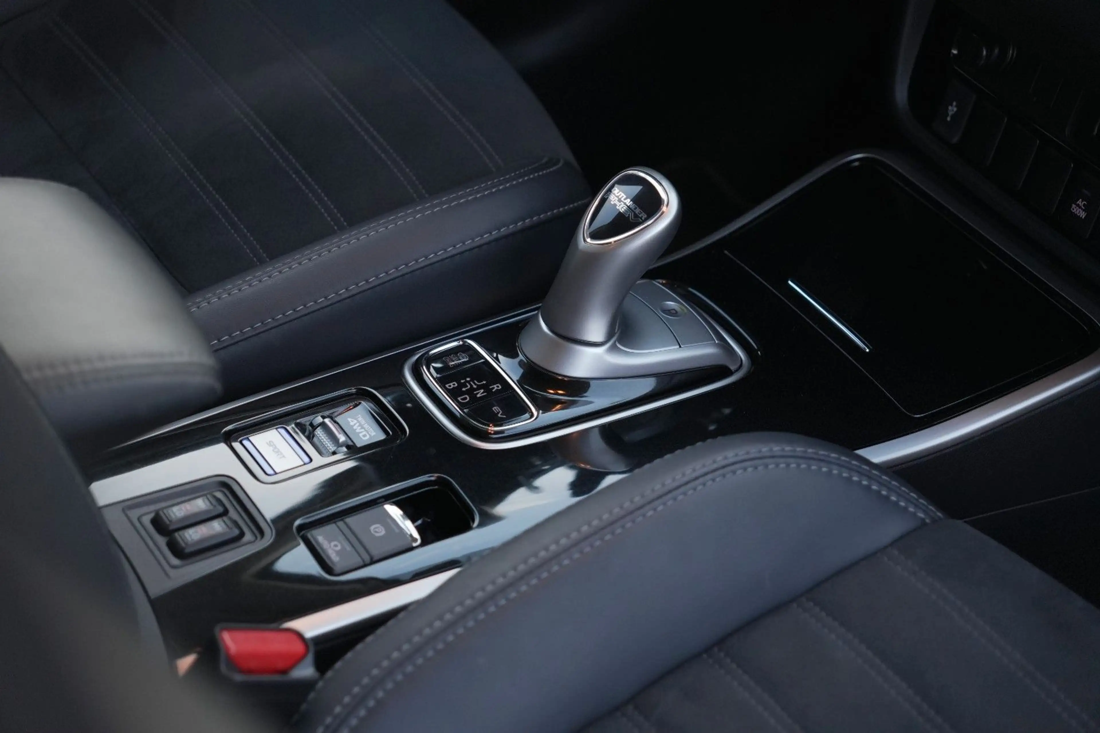 Mitsubishi Outlander PHEV Basis Spirit 4WD/360°K/1 HAND — photo 19
