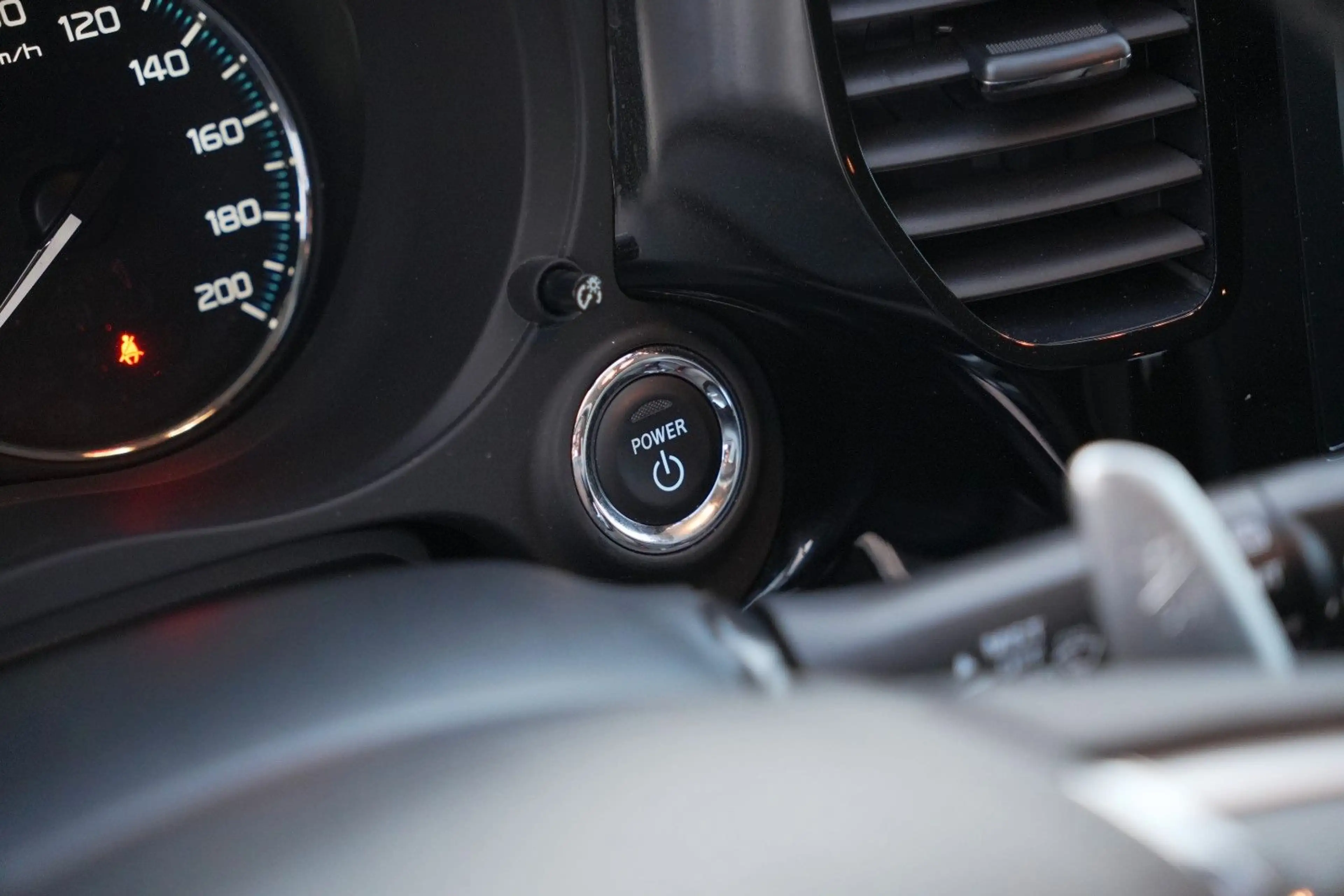 Mitsubishi Outlander PHEV Basis Spirit 4WD/360°K/1 HAND — photo 26