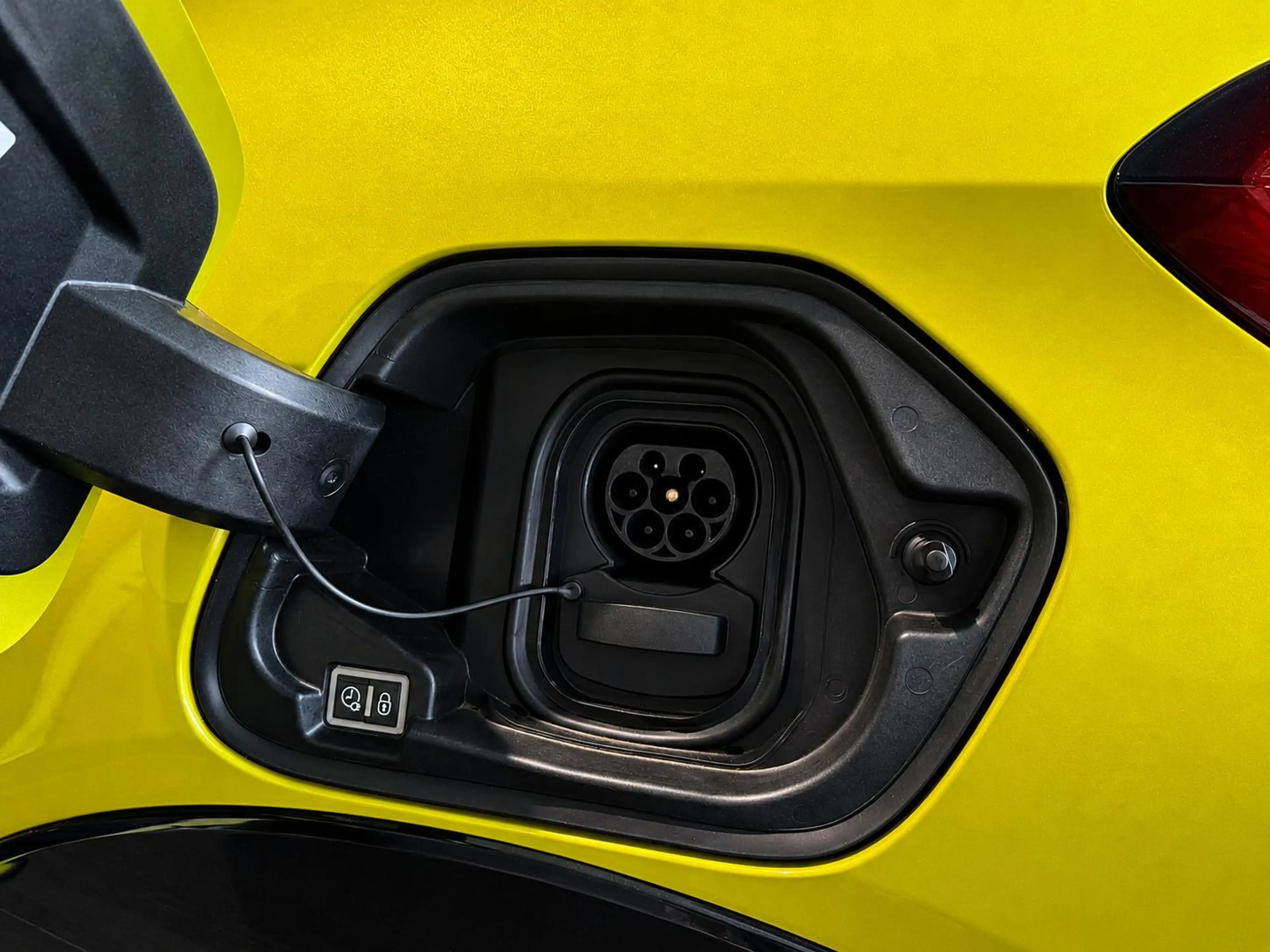 Peugeot e-208 EV GT 51 kWh — photo 15