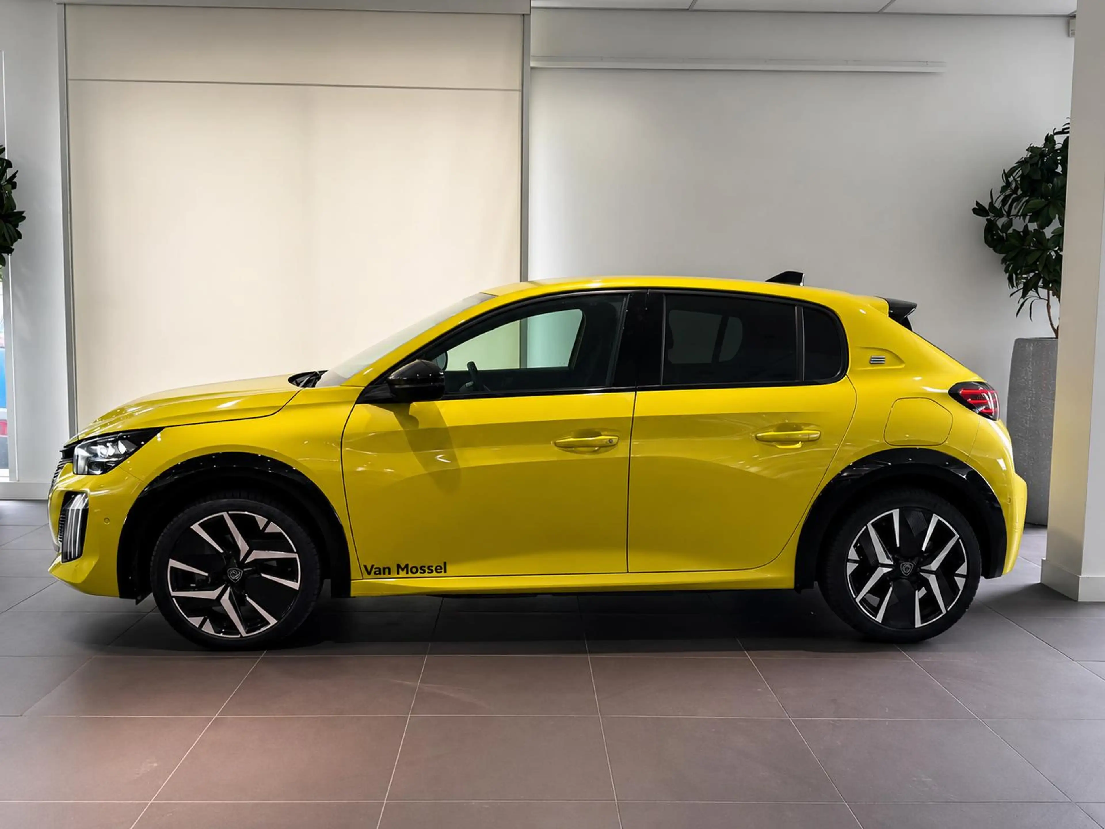 Peugeot e-208 EV GT 51 kWh — photo 4